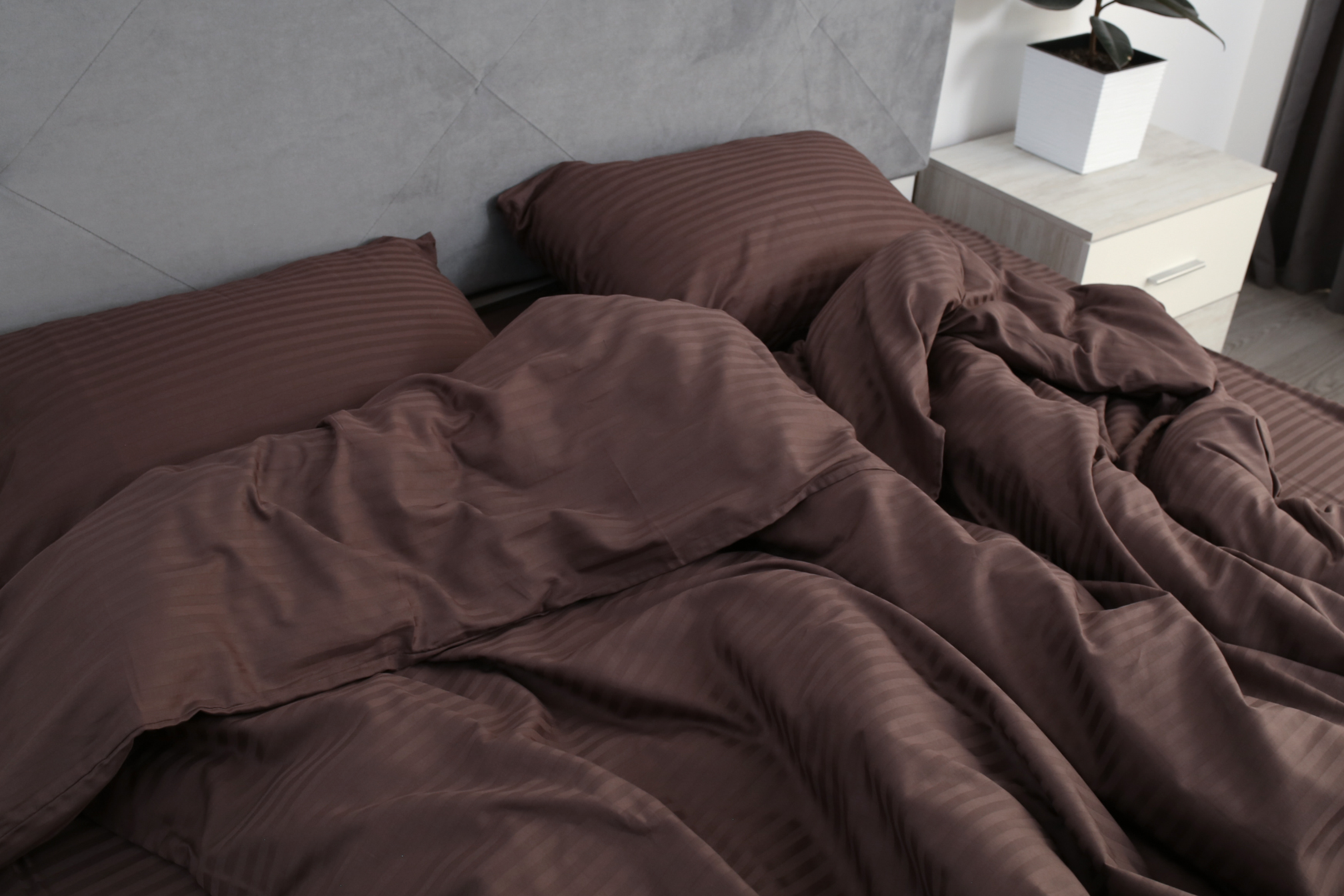 Комплект постельного белья евро Amore chocolate1420 страйп-сатин Шоколадный (KPB-Ae-STLux-chocolate1420 70x70_) - фото 5 Комплект постельного белья евро Amore chocolate1420 страйп-сатин Шоколадный (KPB-Ae-STLux-chocolate1420 70x70_) - фото 5