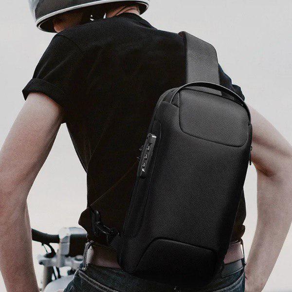 Мужская сумка-слинг с USB-разъемом и кодовым замком M00098-1 нейлон 34х18х10 см Черный - фото 3 Мужская сумка-слинг с USB-разъемом и кодовым замком M00098-1 нейлон 34х18х10 см Черный - фото 3