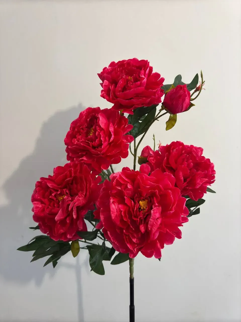 Штучний кущ півонії 5 квіток та 3 бутона з зеленню Червоний (P0032)