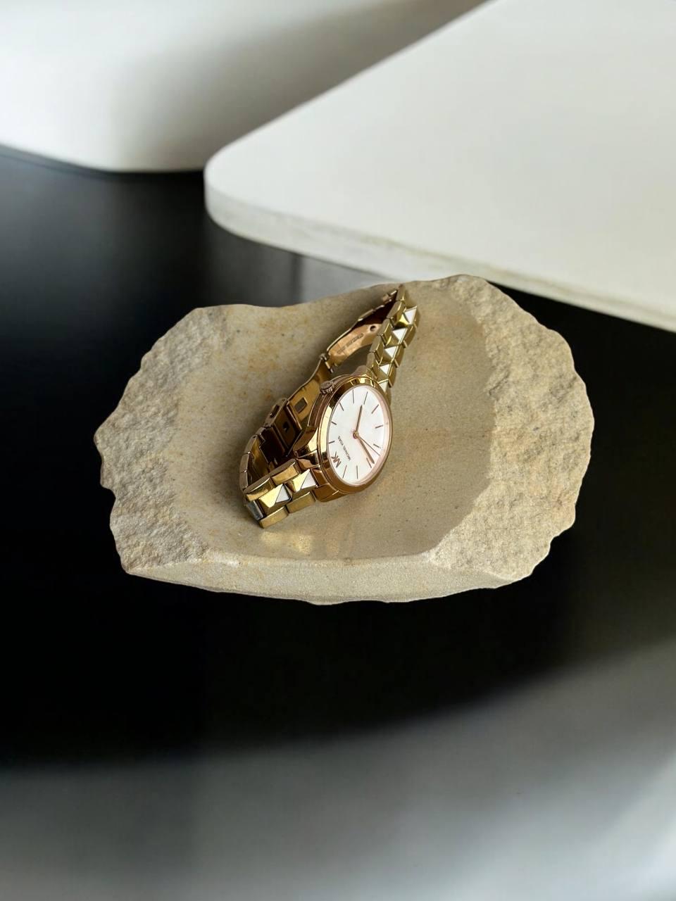 Мыльничка/подставка из натурального бежевого песчаника