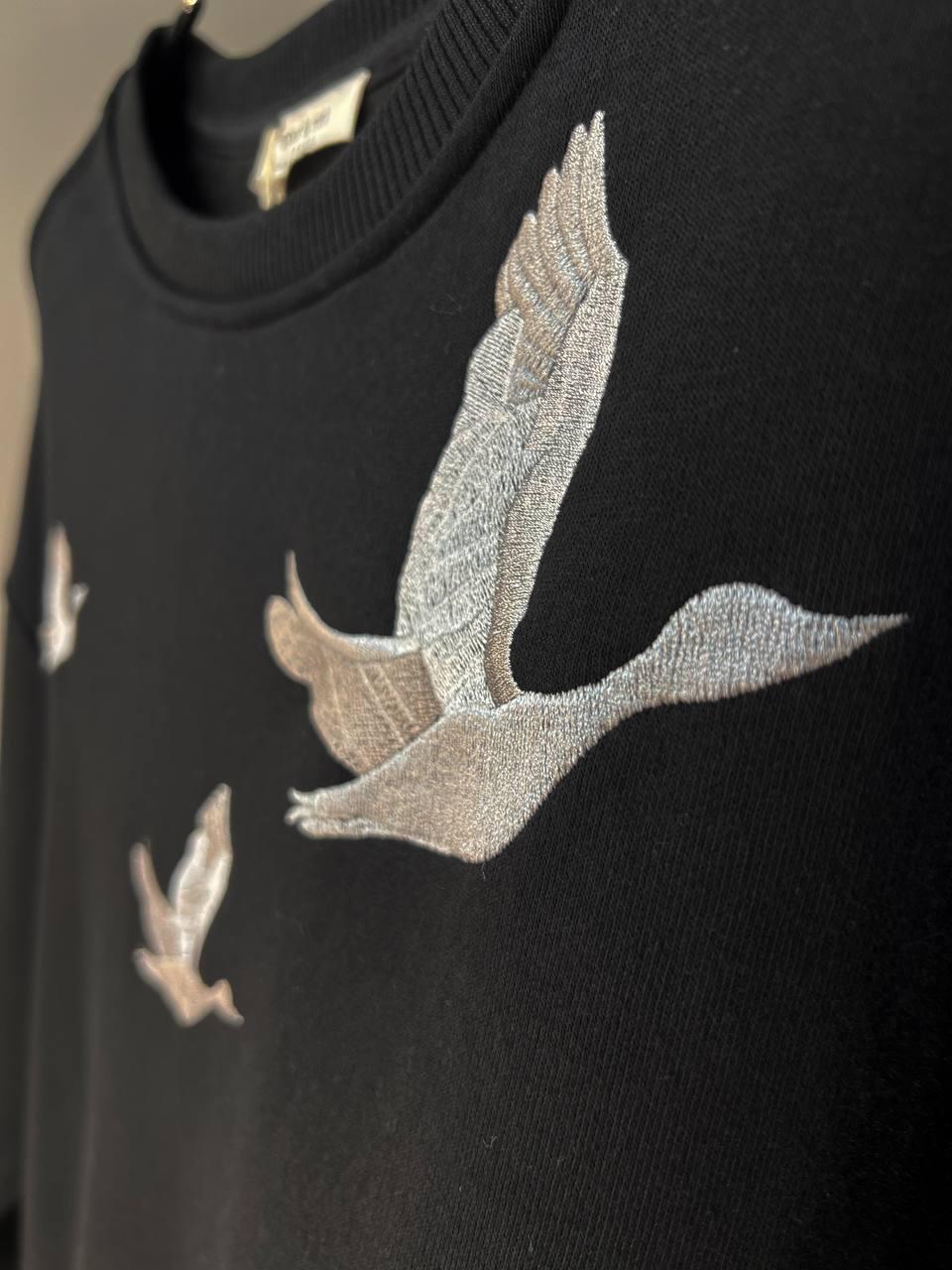 Свитшот женский PEPPER MINT 24-18 вышивка птицы оверсайз утепленный S Черный (973) - фото 4