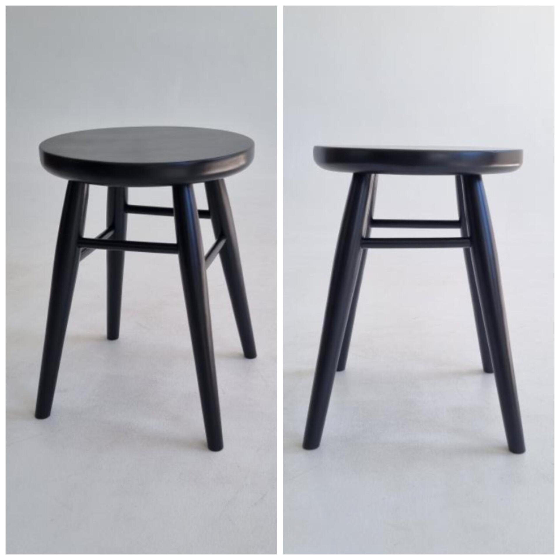 Табурет круглий дерев'яний на точених ніжках Чорний матовий (007) - фото 6 Табурет круглий дерев'яний на точених ніжках Чорний матовий (007) - фото 6