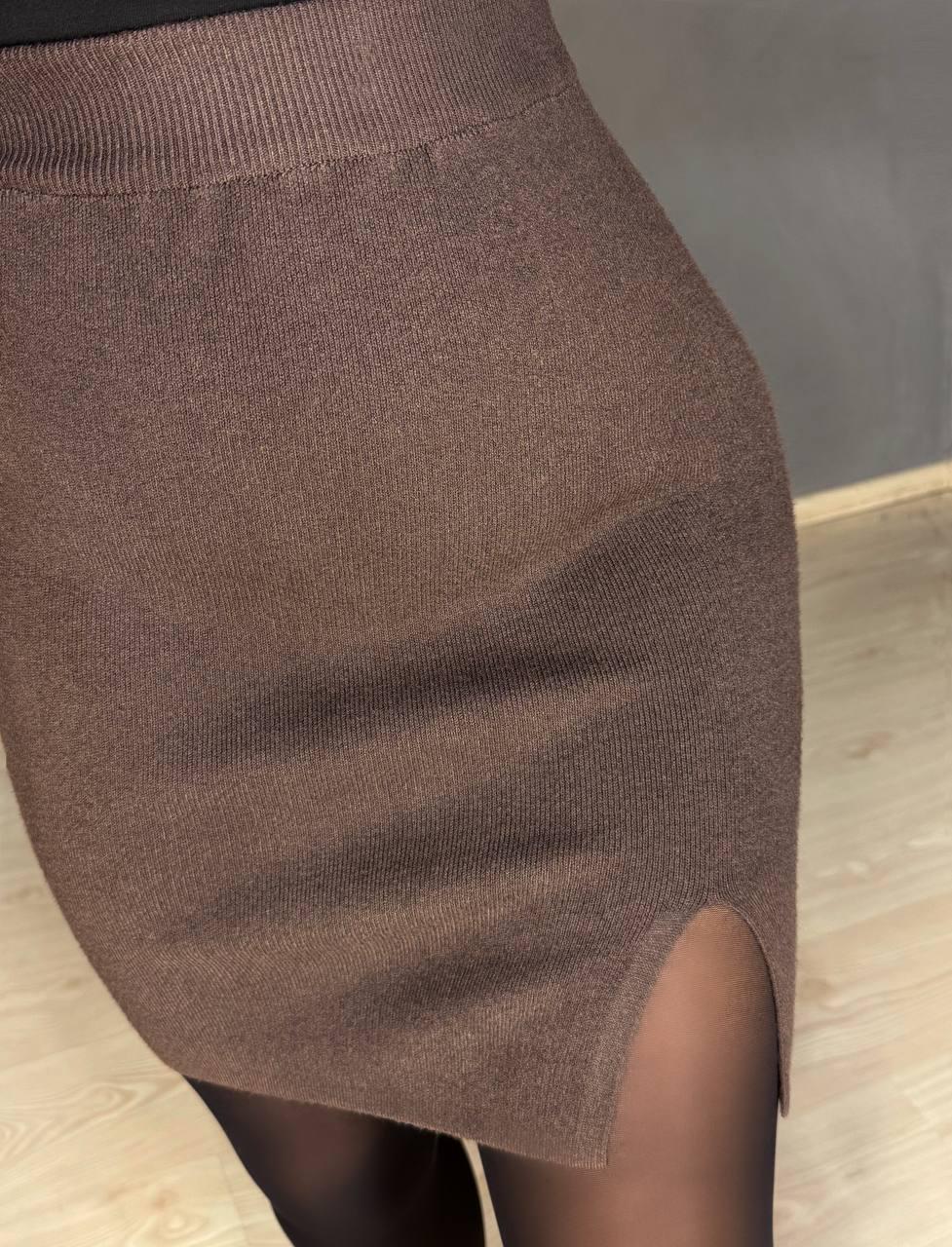 Юбка женская MY FASHION 6808-48 вязаная короткая с разрезом One Size Коричневый (5785) - фото 5 Юбка женская MY FASHION 6808-48 вязаная короткая с разрезом One Size Коричневый (5785) - фото 5
