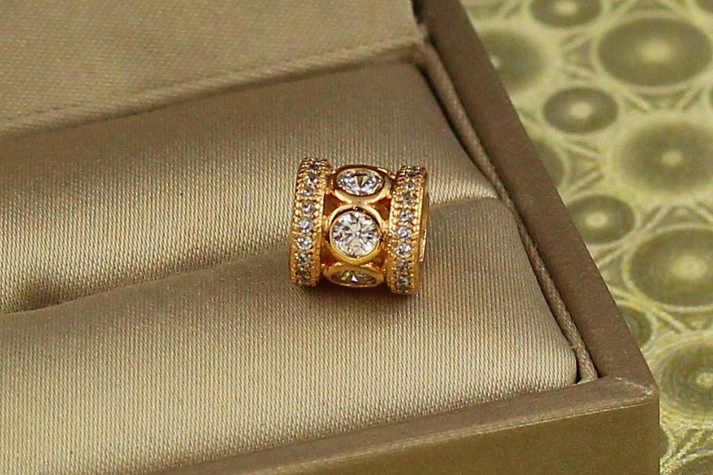 Кулон шарм Xuping Jewelry для тонкой цепи или браслета с большими камнями по центру 8 мм Золотистый (957935768)