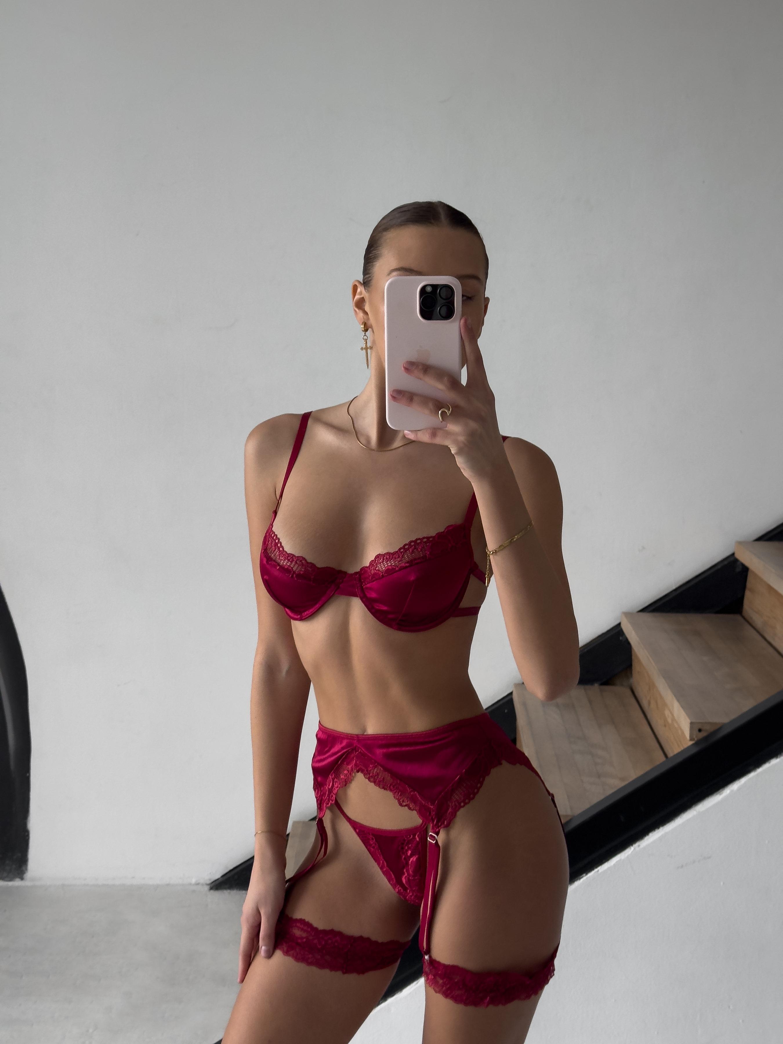 Комплект жіночої білизни Nova Vega бюстгальтери/трусики/пояс/гартери M р. 42-44 Бордовий (103-262-1) - фото 5 Комплект жіночої білизни Nova Vega бюстгальтери/трусики/пояс/гартери M р. 42-44 Бордовий (103-262-1) - фото 5