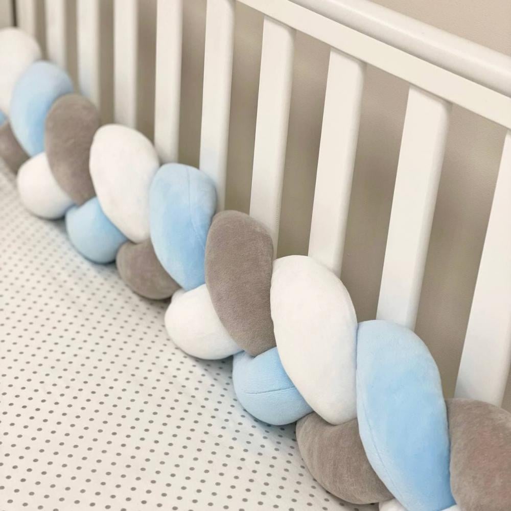 Бортик Коса защита для детской кроватки велюр 120 см Белый/Серый/Ярко-голубой (0762738)