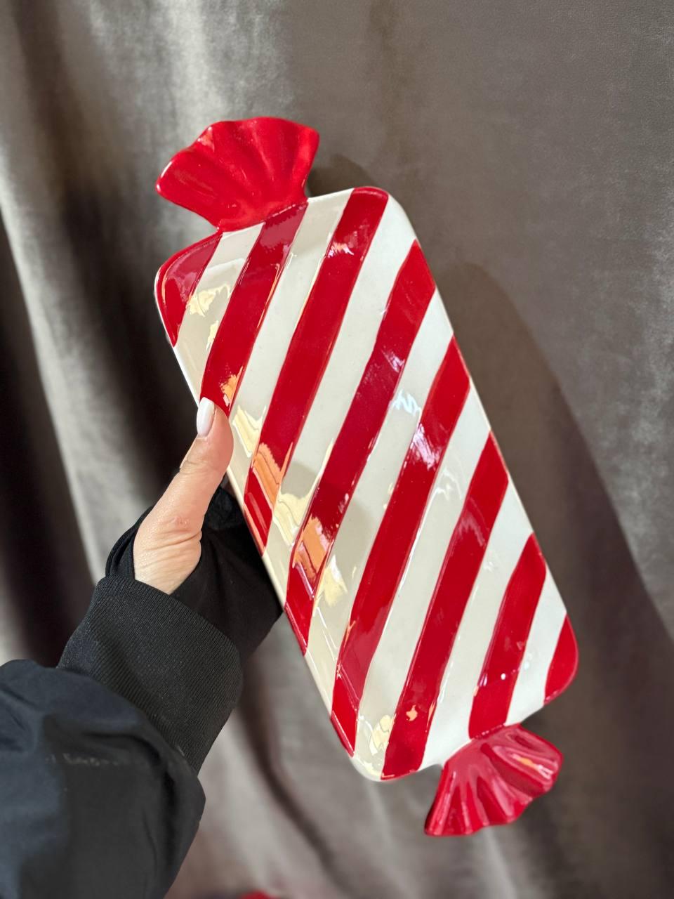 Блюдо для десертов новогоднее YIWU Merry CR-1-30 фарфоровое 26х12,5 см (CR-1-30) - фото 6 Блюдо для десертов новогоднее YIWU Merry CR-1-30 фарфоровое 26х12,5 см (CR-1-30) - фото 6