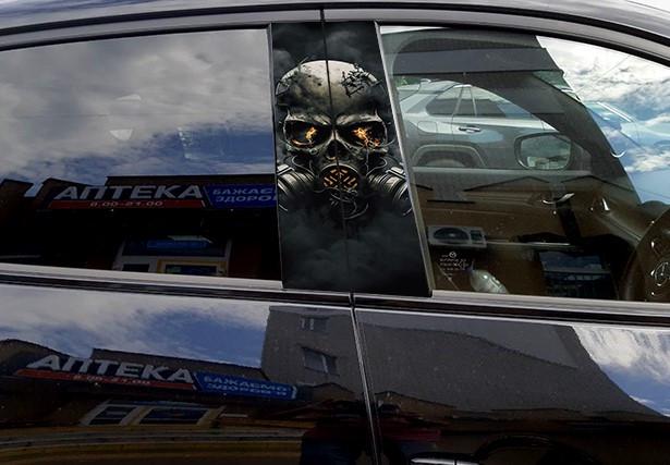 Наклейки на стійки дверей авто ARB 3D TUNING STUDIO Череп протигаз 500х220х0,15м=2штуки (14609)