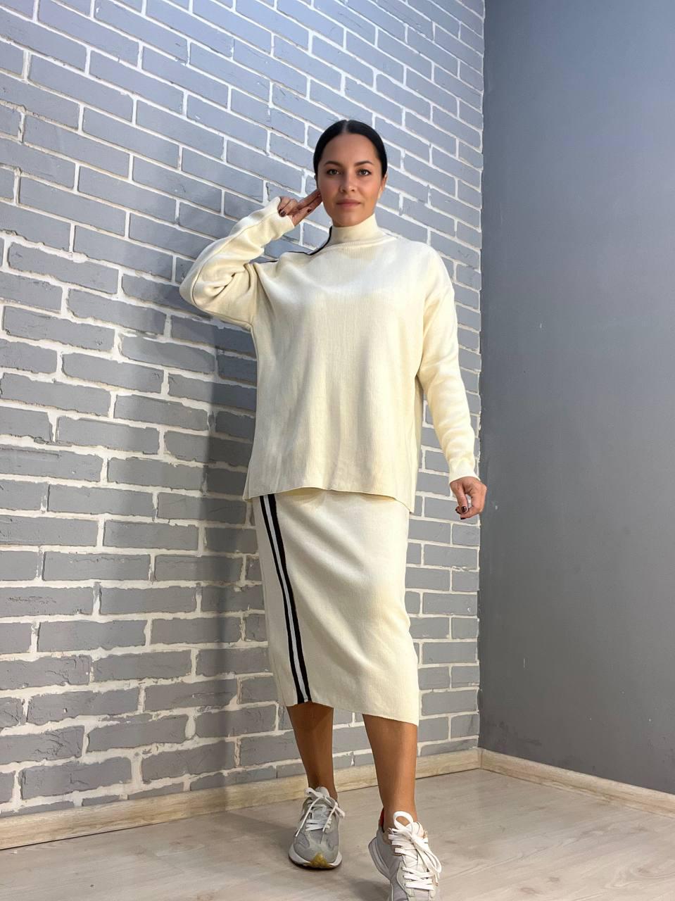 Костюм женский MY FASHION 2024402 свитер и длинная юбка вязка OS Молочный (733) - фото 7 Костюм женский MY FASHION 2024402 свитер и длинная юбка вязка OS Молочный (733) - фото 7