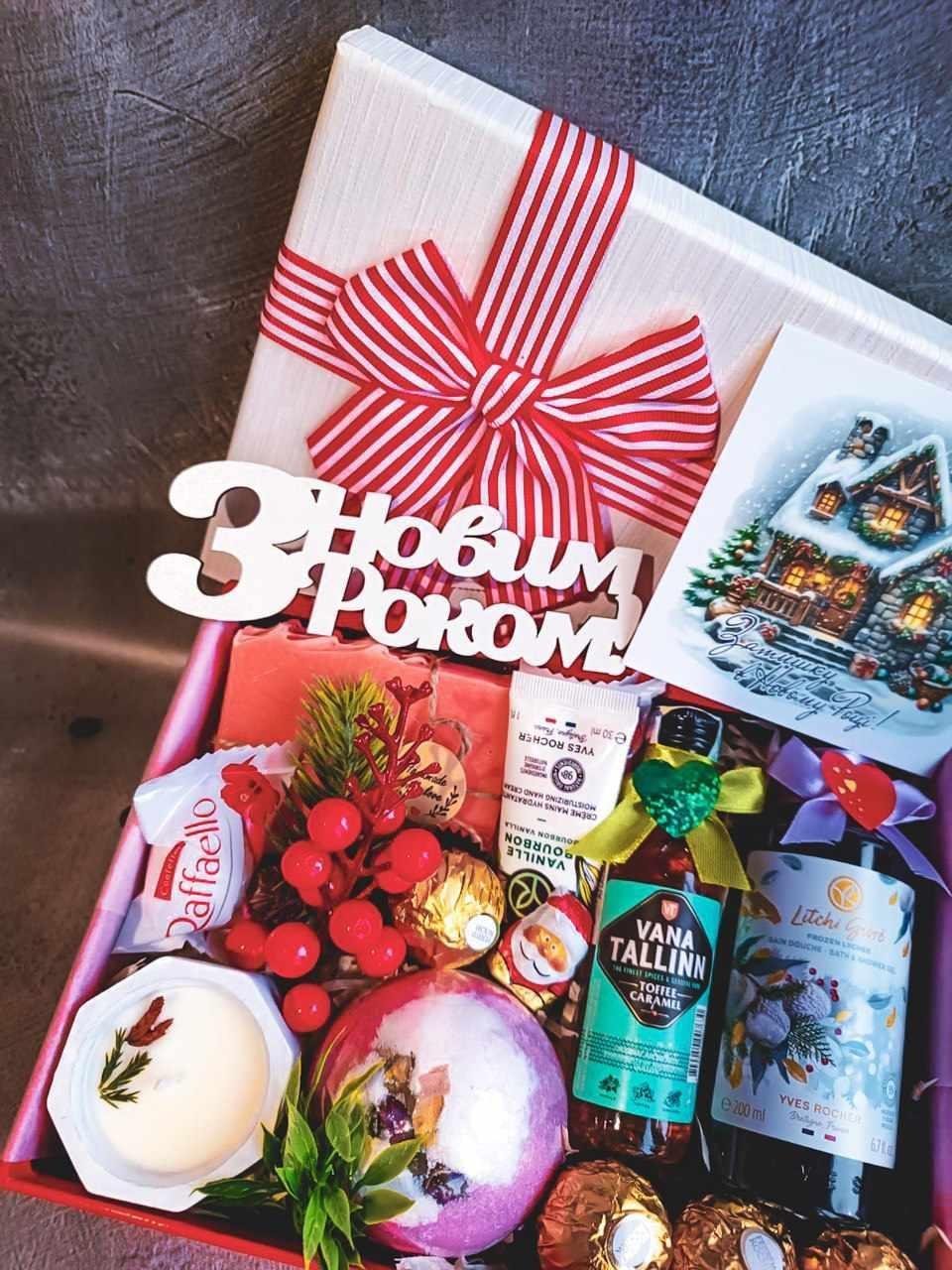 Подарунковий бокс "З Новим Роком" для жінки Білий/Червоний (2435883346) - фото 2 Подарунковий бокс "З Новим Роком" для жінки Білий/Червоний (2435883346) - фото 2