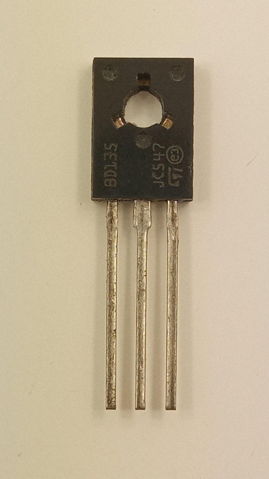 Транзистор BD135 npn 45V 1,5A 12,5W >50MHz TO-126 (27673)