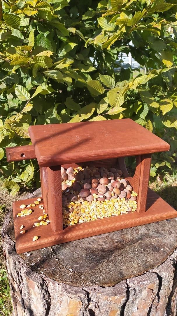 Кормушка для белок Отель из дерева 35х20х16 см Красный Кормушка для белок Отель из дерева 35х20х16 см Красный