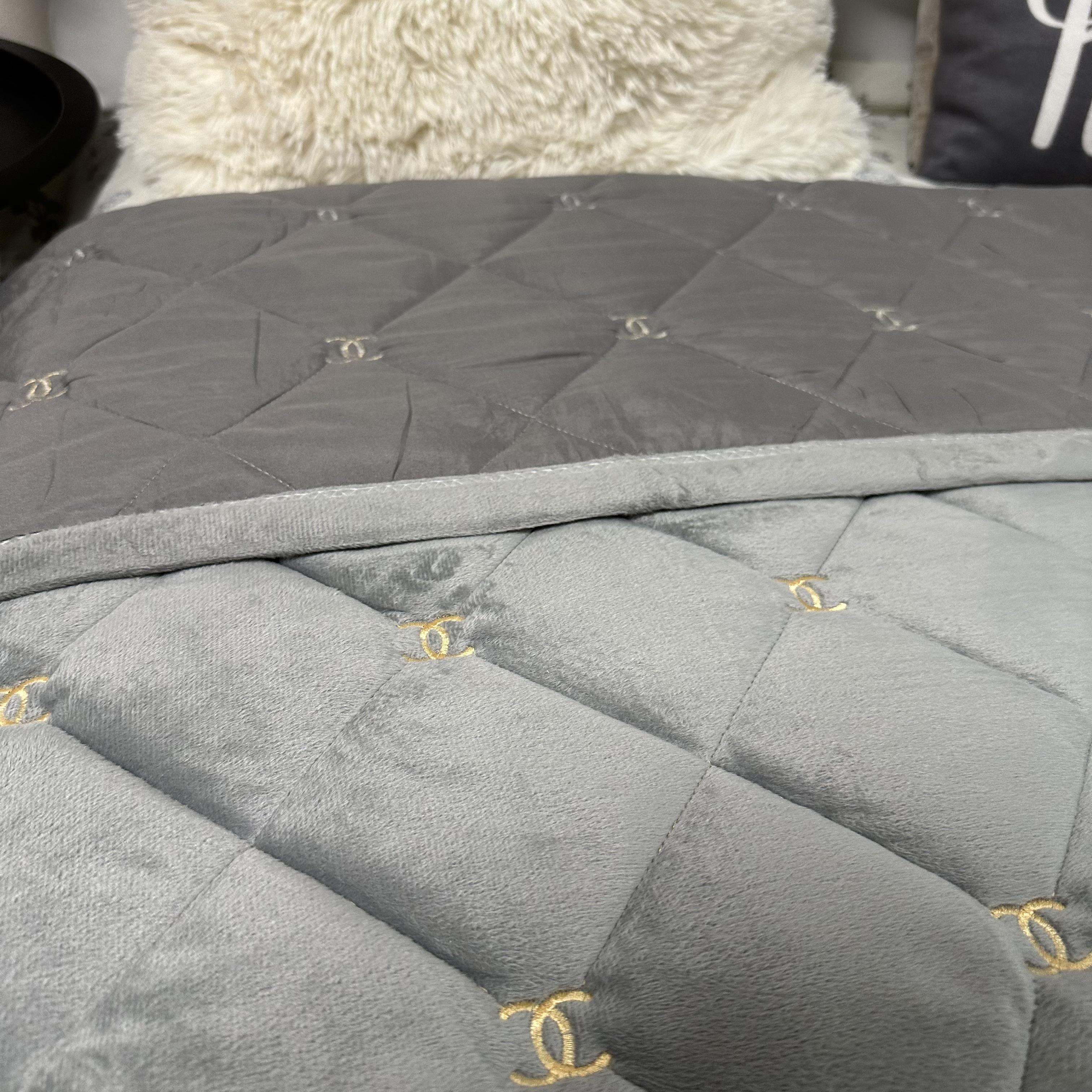 Покривало на ліжко велюрове євро 220x240 см Світло-сірий (28769409) - фото 6 Покривало на ліжко велюрове євро 220x240 см Світло-сірий (28769409) - фото 6