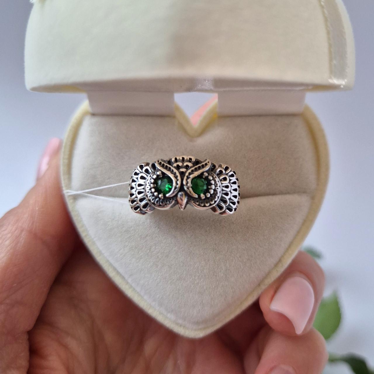 Каблучка пугач із зеленими очима срібло 925 проби чорнене 6,00 г р. 19,5 (1248) - фото 5 Каблучка пугач із зеленими очима срібло 925 проби чорнене 6,00 г р. 19,5 (1248) - фото 5