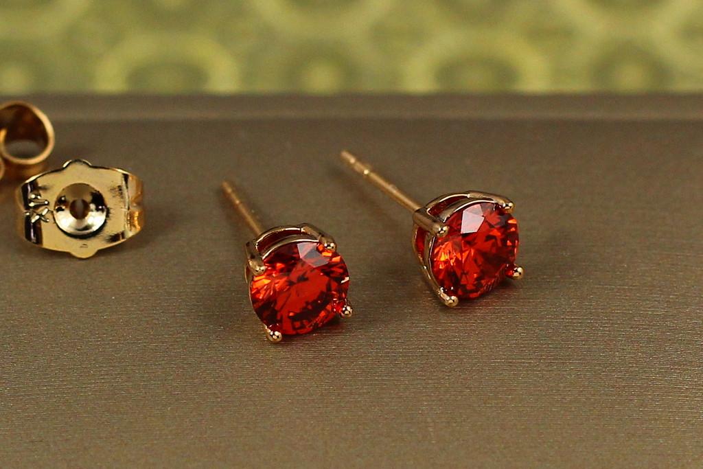 Сережки гвоздики Xuping Jewelry з червоним каменем на чотири кріплення 6 мм Золотистий (2089173984)