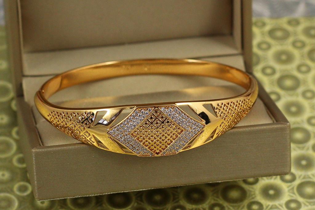 Браслет бенгл Xuping Jewelry Аскольд 60 мм на руку от 17 до 19 см Золотистый (27841698)