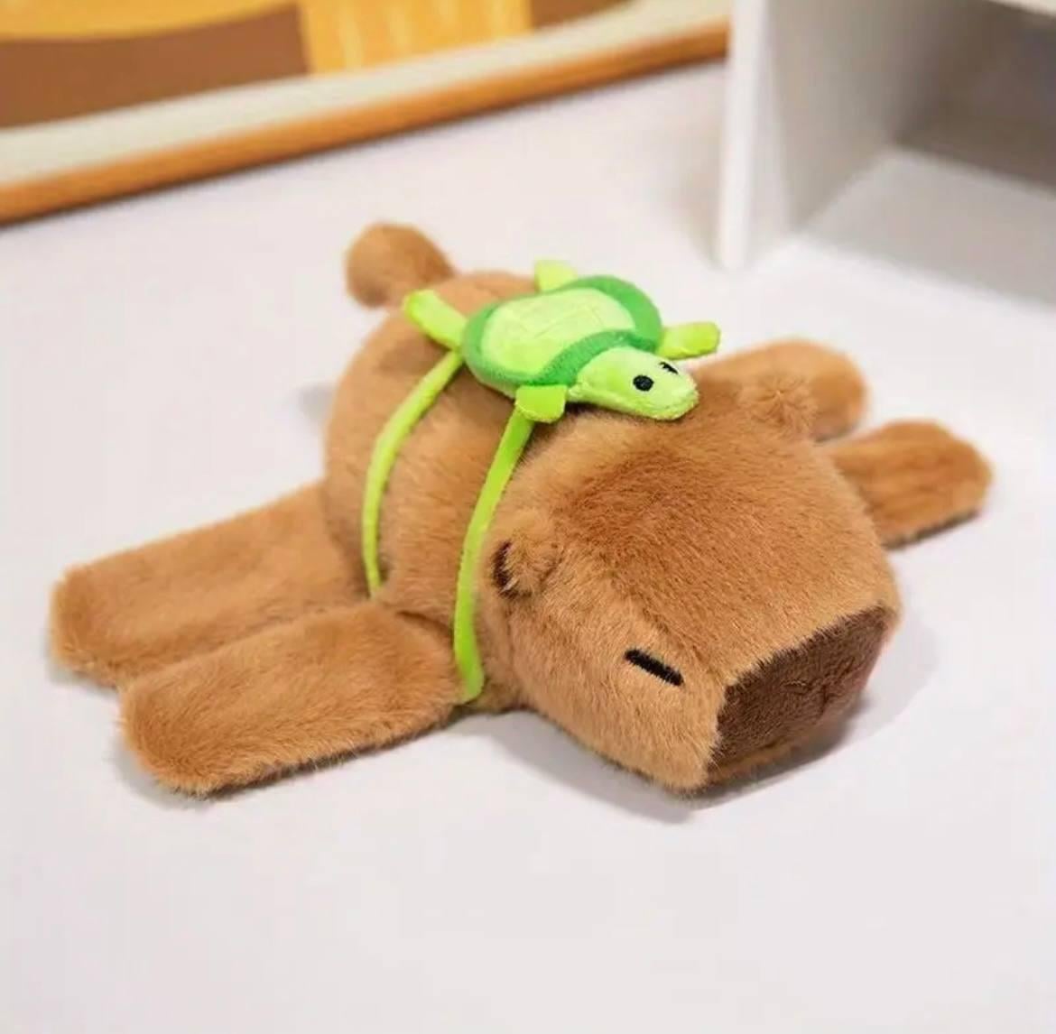 Браслет Капибара с рюкзаком 20 см (YYV-25)