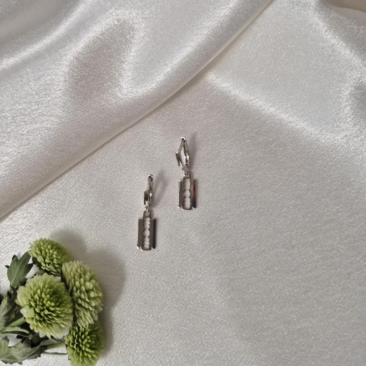 Серьги без камней с подвеской лезвия серебро 925 пробы родированное 2,60 г (2448r)