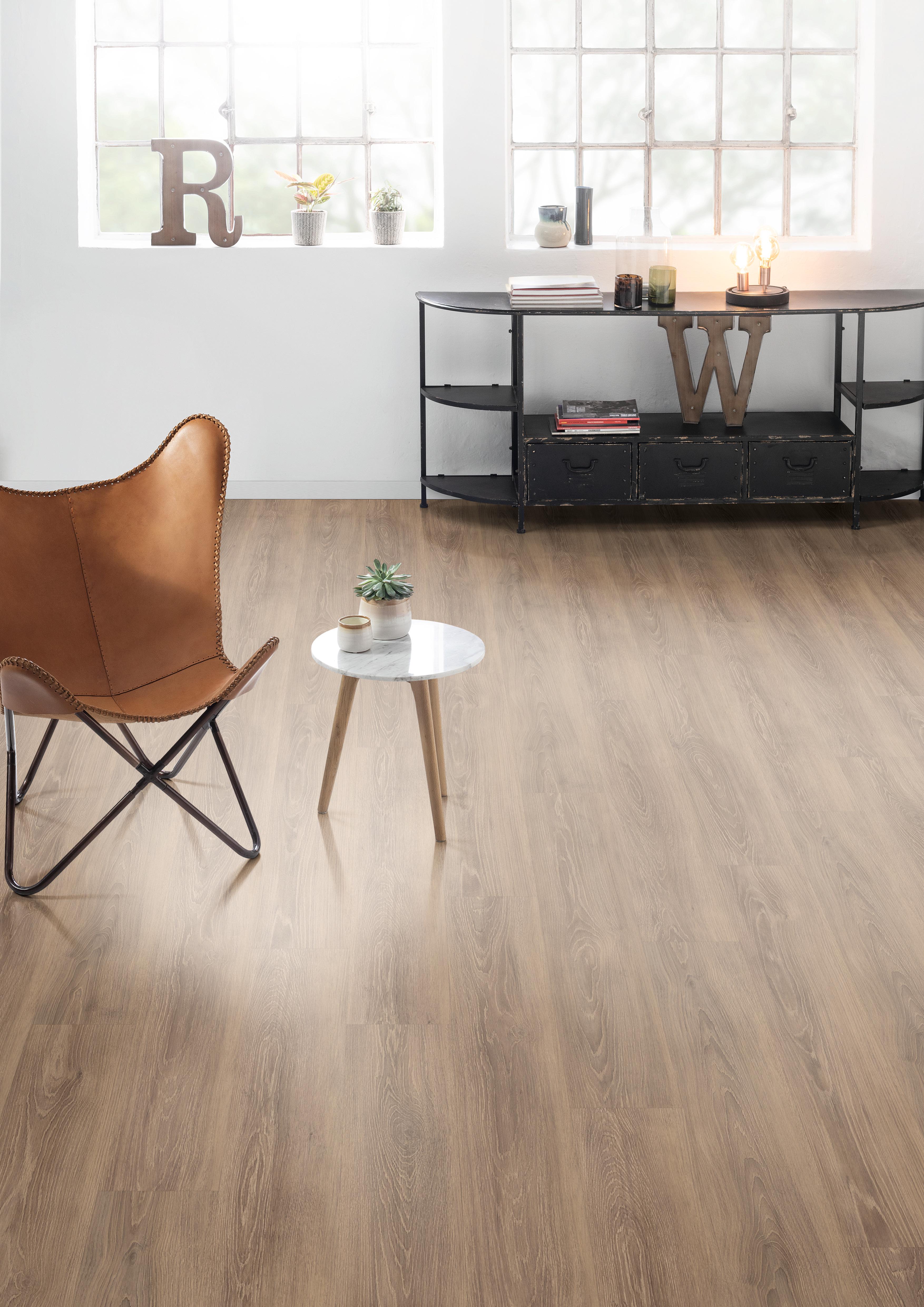 Пол водостойкий EGGER AquaDura+ 33 класс Дуб Капри коричневый