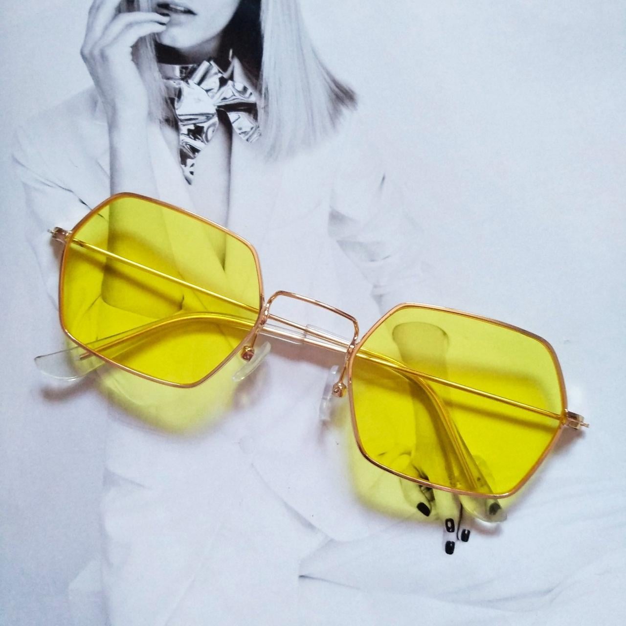 Солнцезащитные очки многоугольные с цветной линзой Желтый