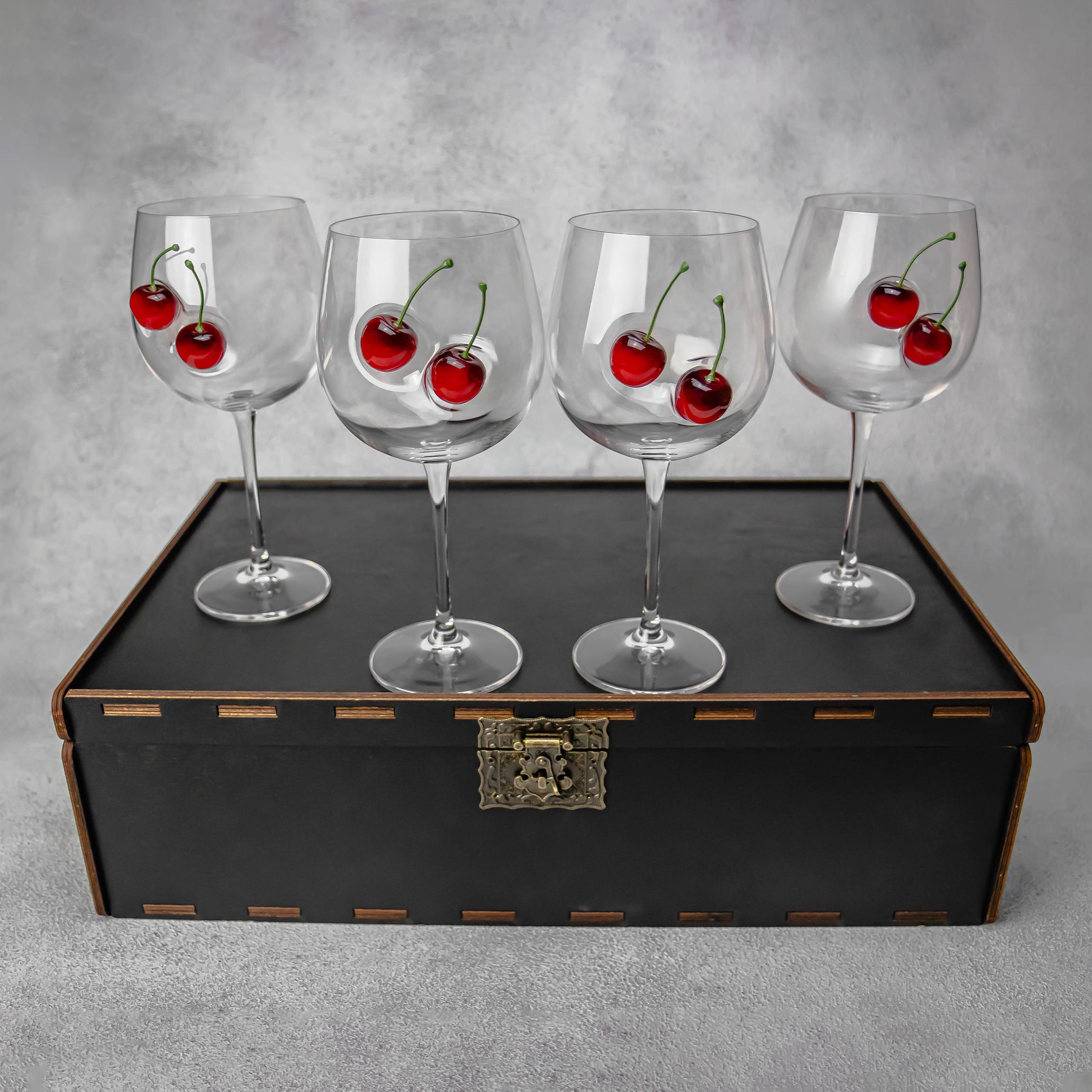 Набір на 4 Келихи коктейльні VSKLO з вишнею 670 мл (31553429)