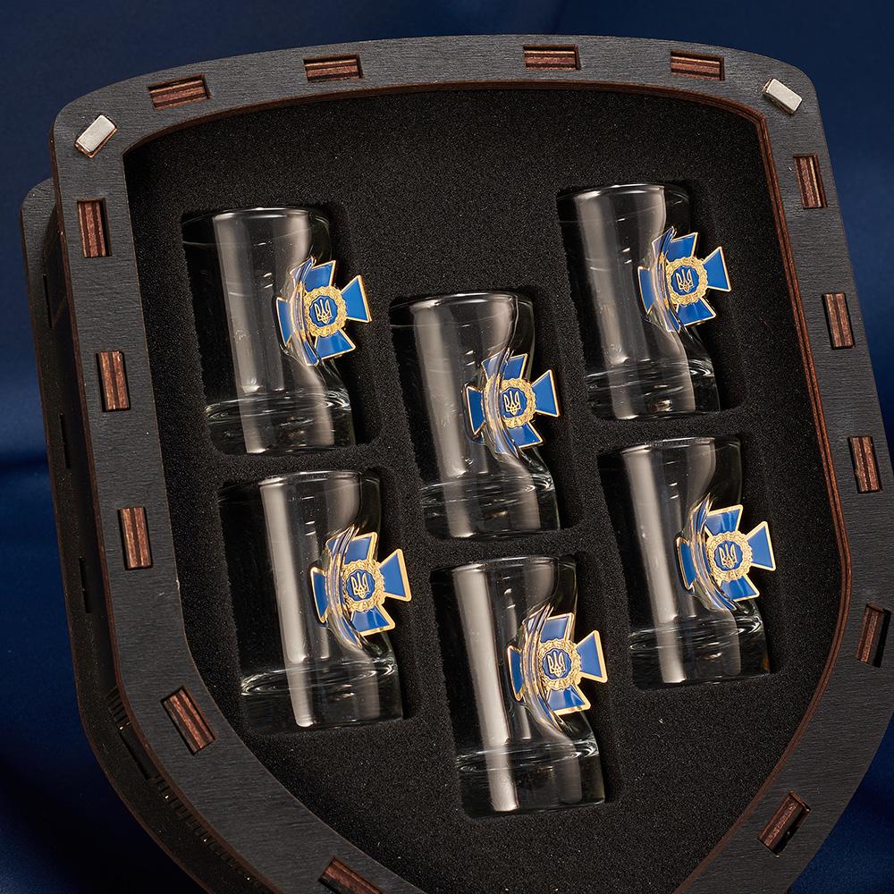 Подарочный набор рюмок с шевроном СБУ маленький (28421067) - фото 5 Подарочный набор рюмок с шевроном СБУ маленький (28421067) - фото 5