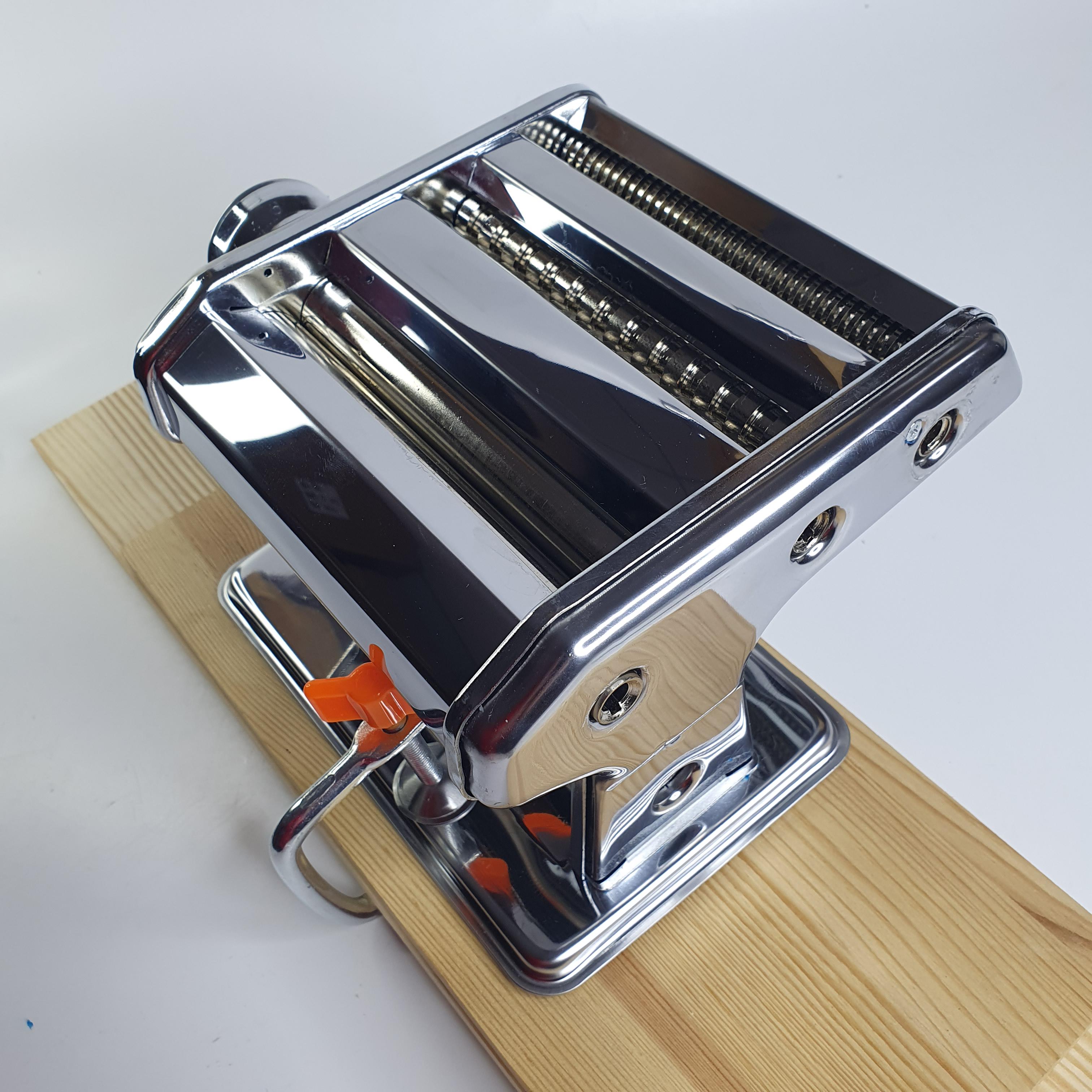 Лапшерізка механічна з функцією розкочування тіста Empire ручна з нержавіючої сталі (ЕМ-2358) - фото 4 Лапшерізка механічна з функцією розкочування тіста Empire ручна з нержавіючої сталі (ЕМ-2358) - фото 4