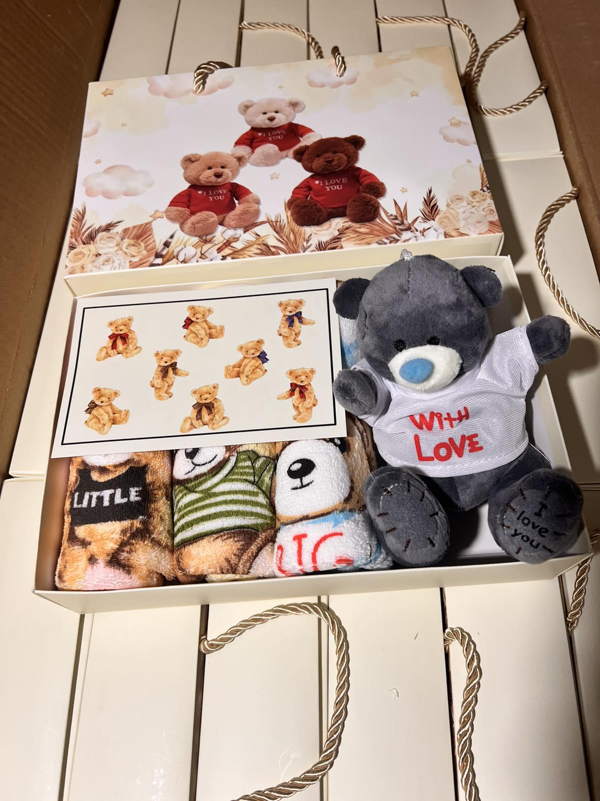 Игрушка мишка Тедди с тремя полотенцами из микрофибры с подарочной сумочкой 25х50 см (31793420)