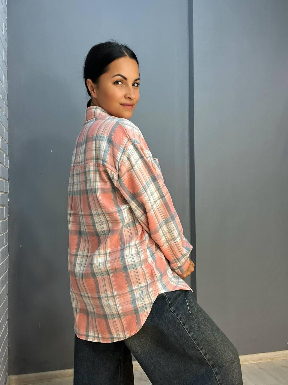 Рубашка женская Baoyu 225 клетчатая оверсайз фланель удлиненная спинка OS Розовый (2607) - фото 2 Рубашка женская Baoyu 225 клетчатая оверсайз фланель удлиненная спинка OS Розовый (2607) - фото 2