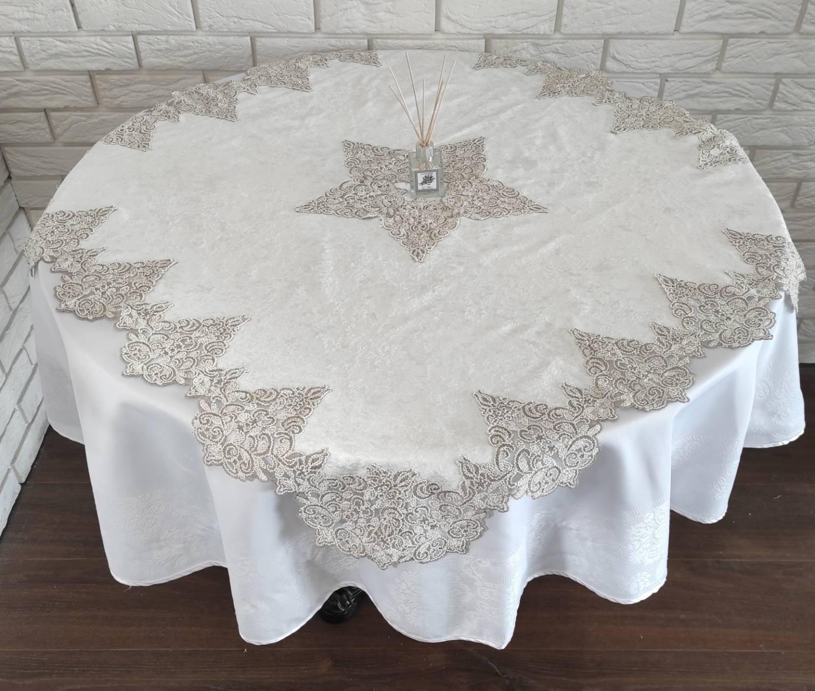 Скатерть квадратная велюровая Acme с кружевом 100x100 Queen Krem (CN10776)