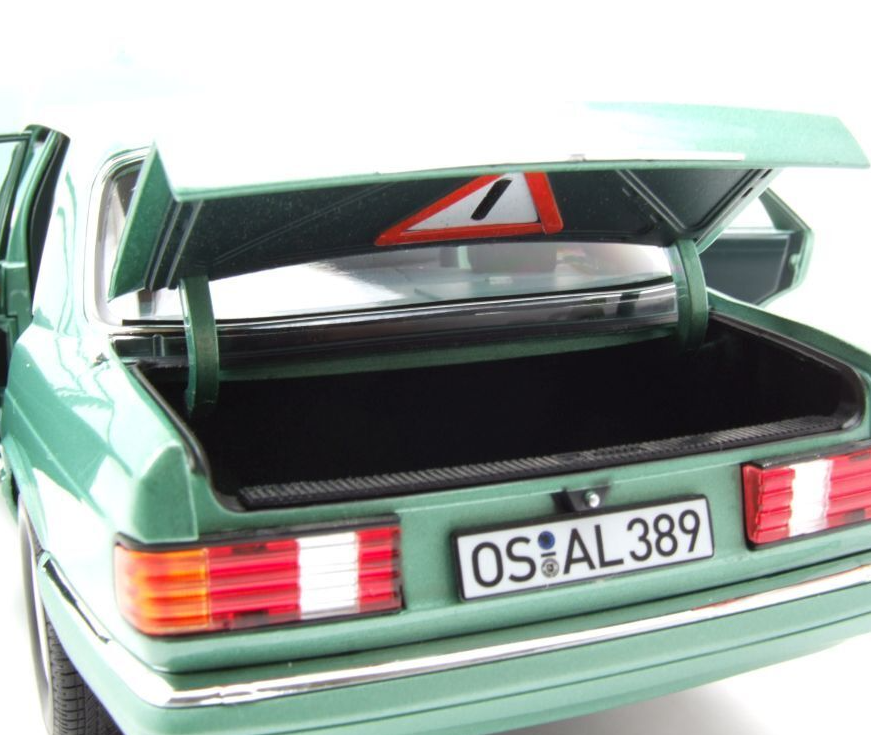 Модель автомобиля Norev 1:18 Mercedes-Benz 560 SEL W126 1985-1991 Light Green (183469) - фото 10 Модель автомобиля Norev 1:18 Mercedes-Benz 560 SEL W126 1985-1991 Light Green (183469) - фото 10