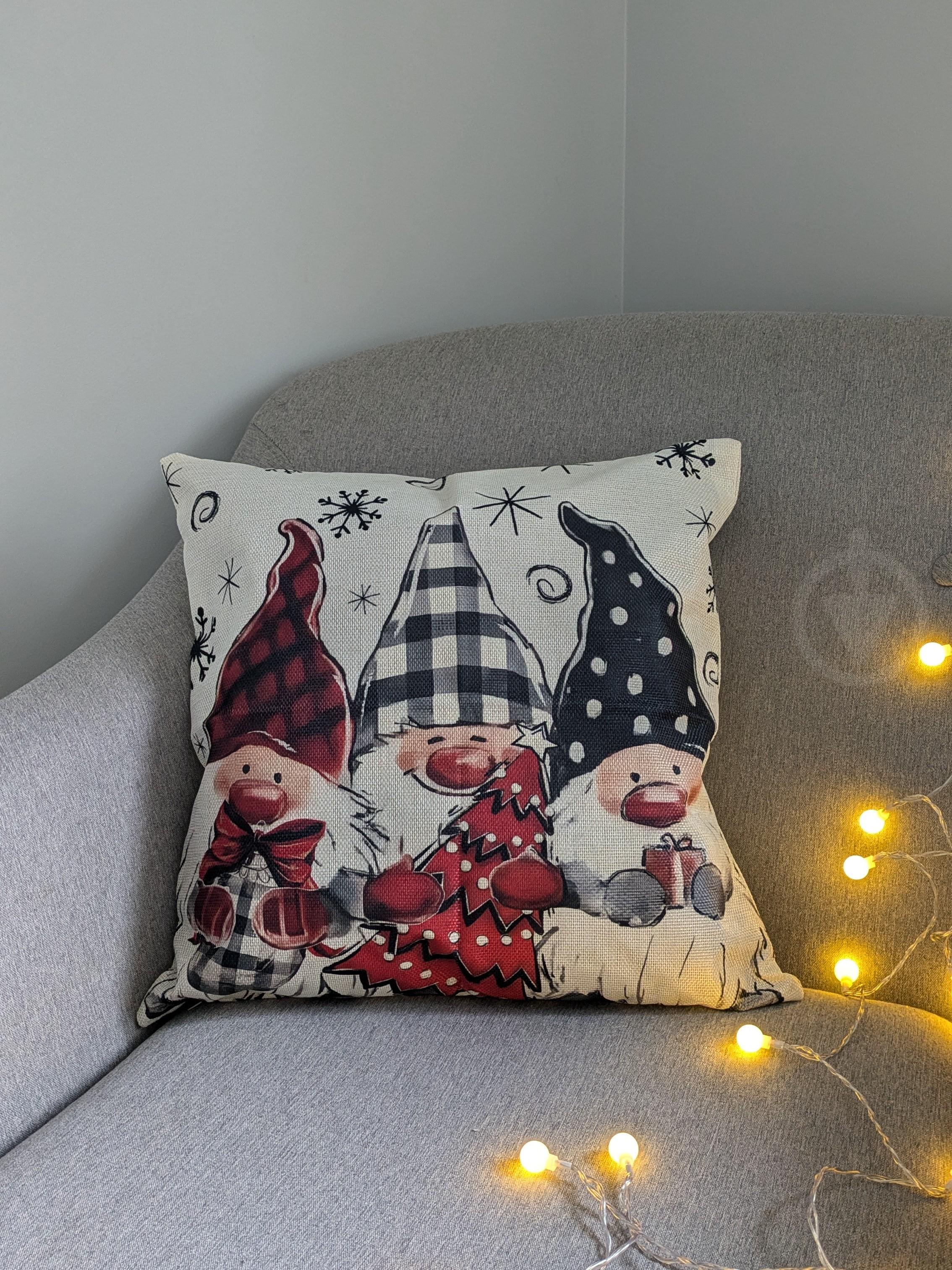 Наволочка новогодняя Гномики 45х45 см (29506022) - фото 2