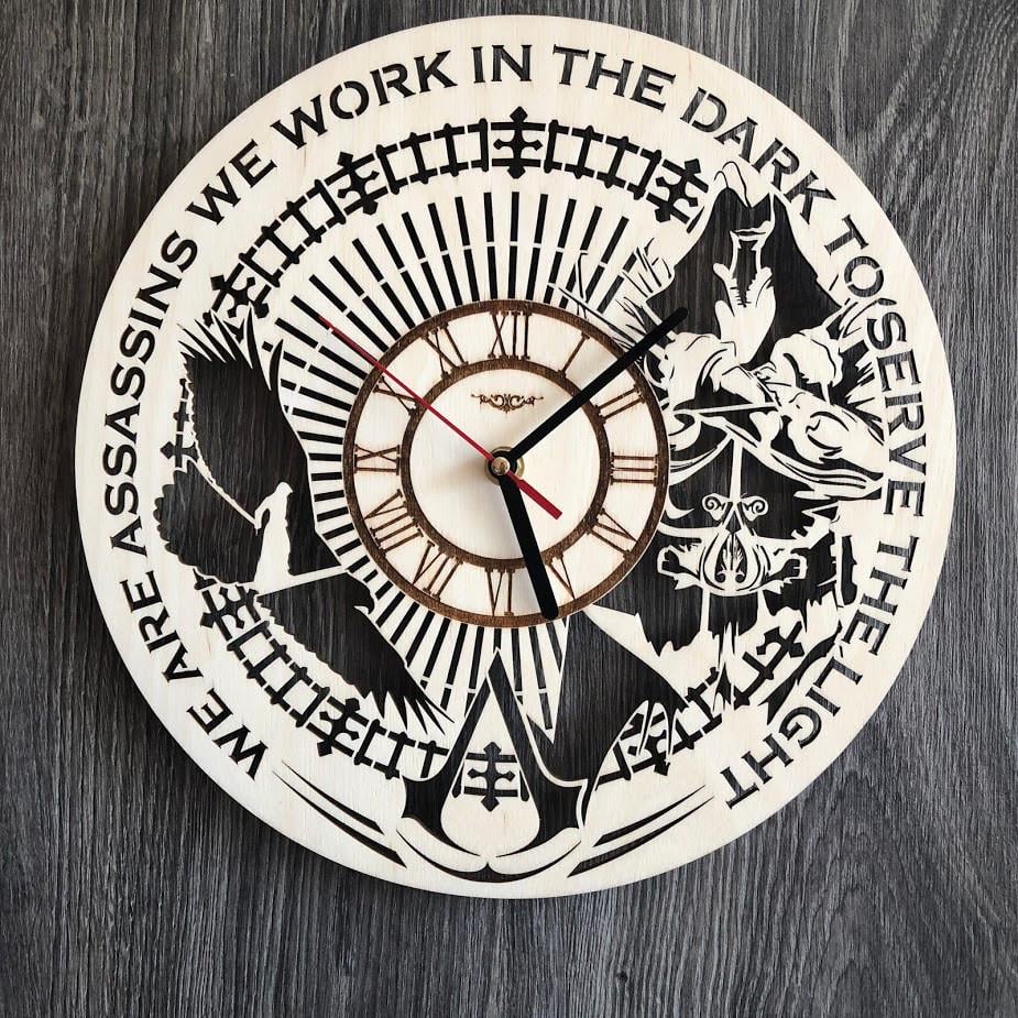 Часы интерьерные тематические настенные Кредо убийцы