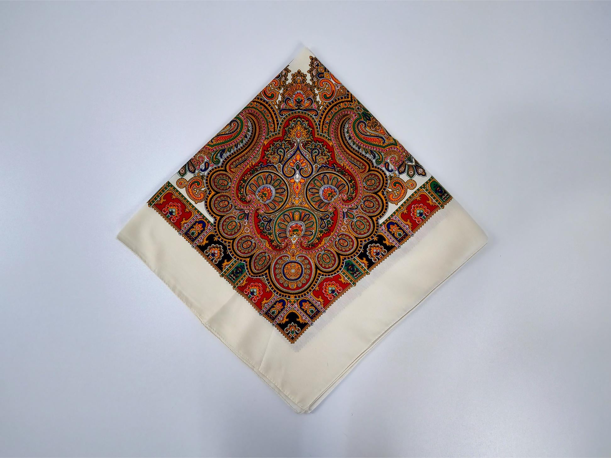 Платок Красочный орнамент 80x80 см Молочный (29829368)