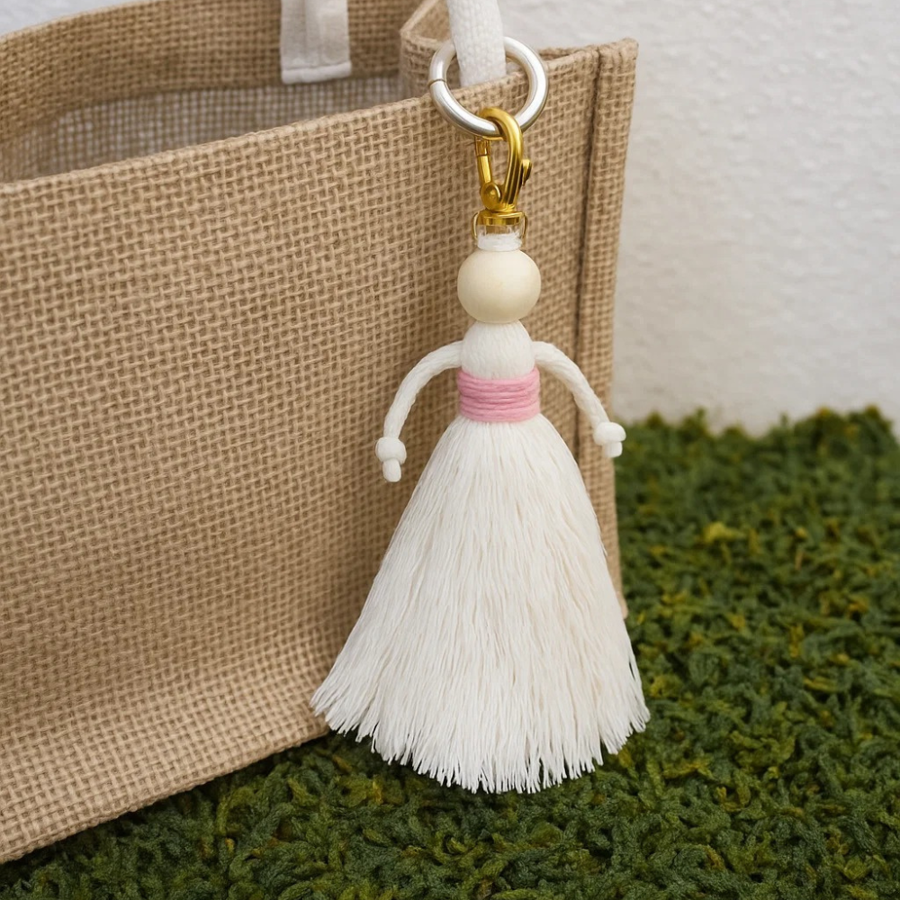 Набор макраме для рукоделия и творчества для ручной вязки и плетения брелока Куколка для ключей и аксессуаров Белый с розовым Набор макраме для рукоделия и творчества для ручной вязки и плетения брелока Куколка для ключей и аксессуаров Белый с розовым