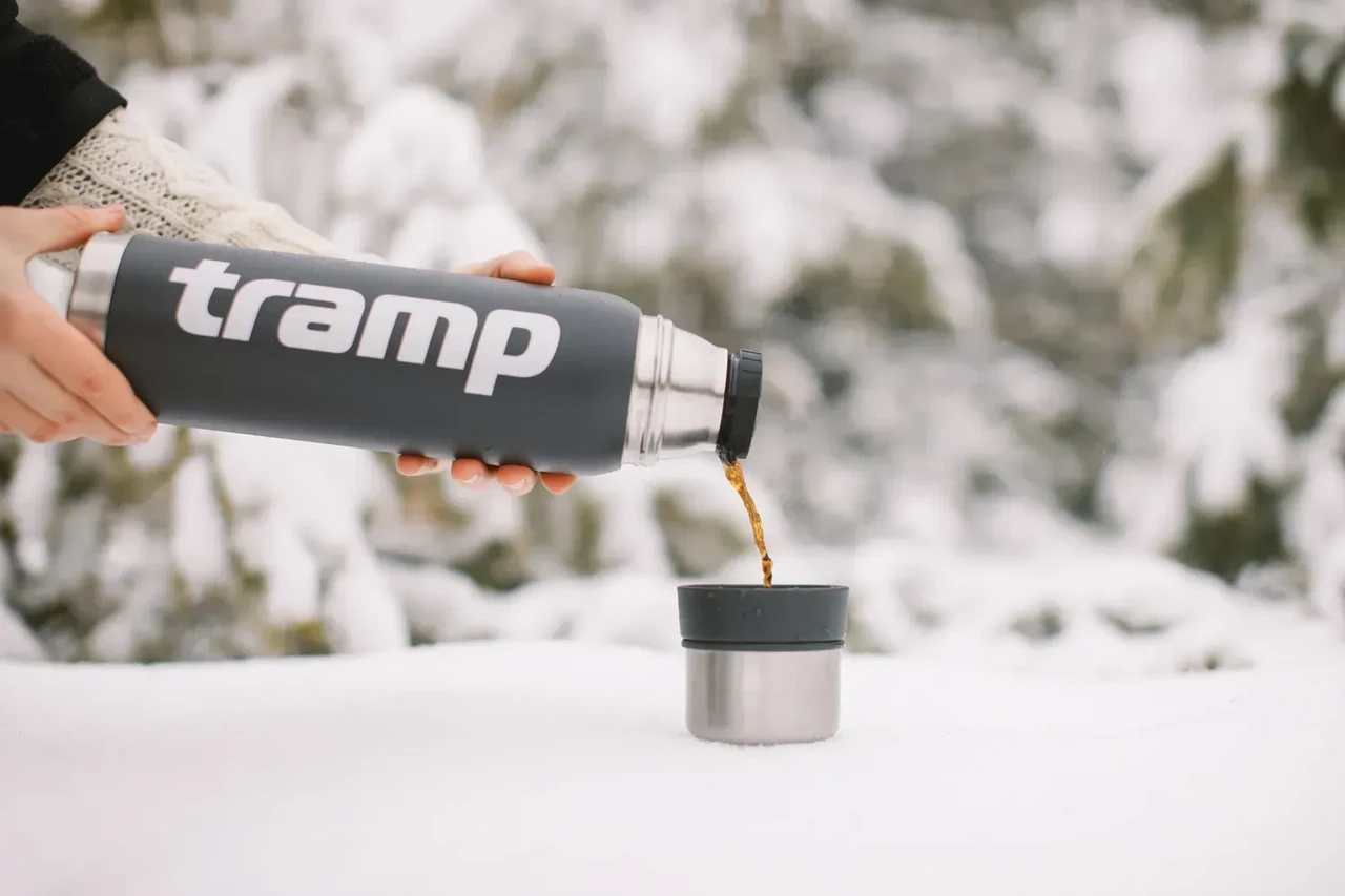 Термос Tramp Expedition Line 0,9 л Сірий (TRC-027-grey) - фото 7 Термос Tramp Expedition Line 0,9 л Сірий (TRC-027-grey) - фото 7