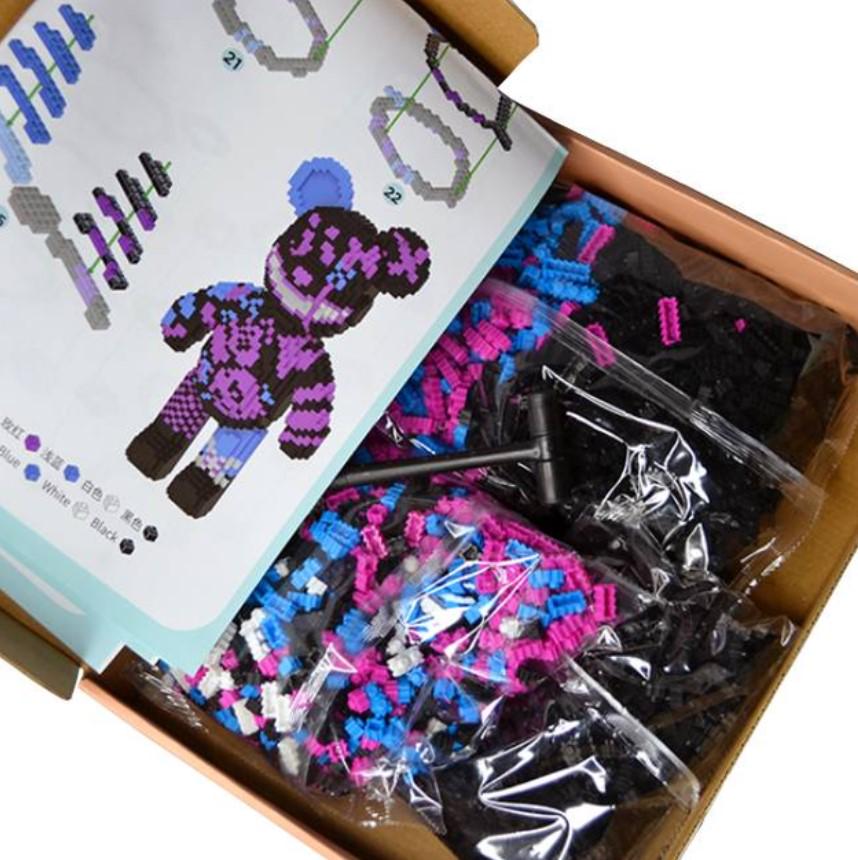 Конструктор Magic Blocks 3D Bearbrick Jinx Мишка Монстр 30 см/1800 дет. (1000-ZB-131) - фото 4 Конструктор Magic Blocks 3D Bearbrick Jinx Мишка Монстр 30 см/1800 дет. (1000-ZB-131) - фото 4