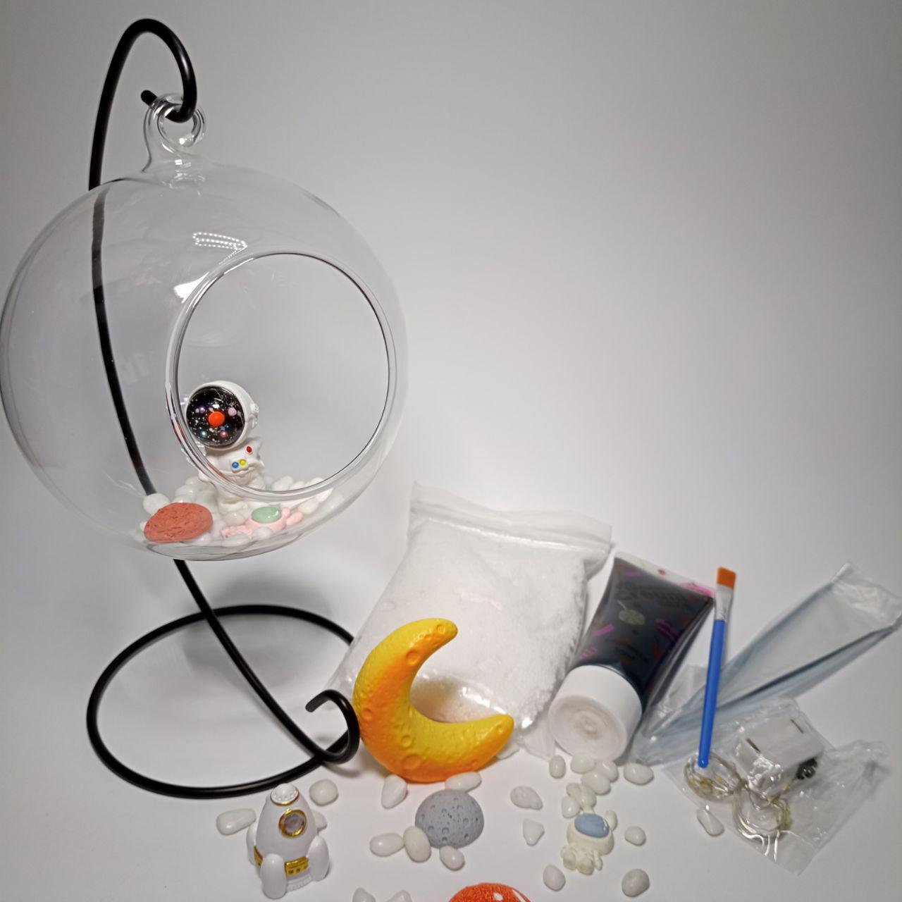 Конструктор румбокс DIY Космонавт стеклянный шар с подсветкой (981)