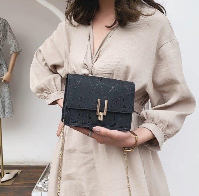 Женская сумка маленькая классическая на цепочке Черный (KG-7252) - фото 2 Женская сумка маленькая классическая на цепочке Черный (KG-7252) - фото 2