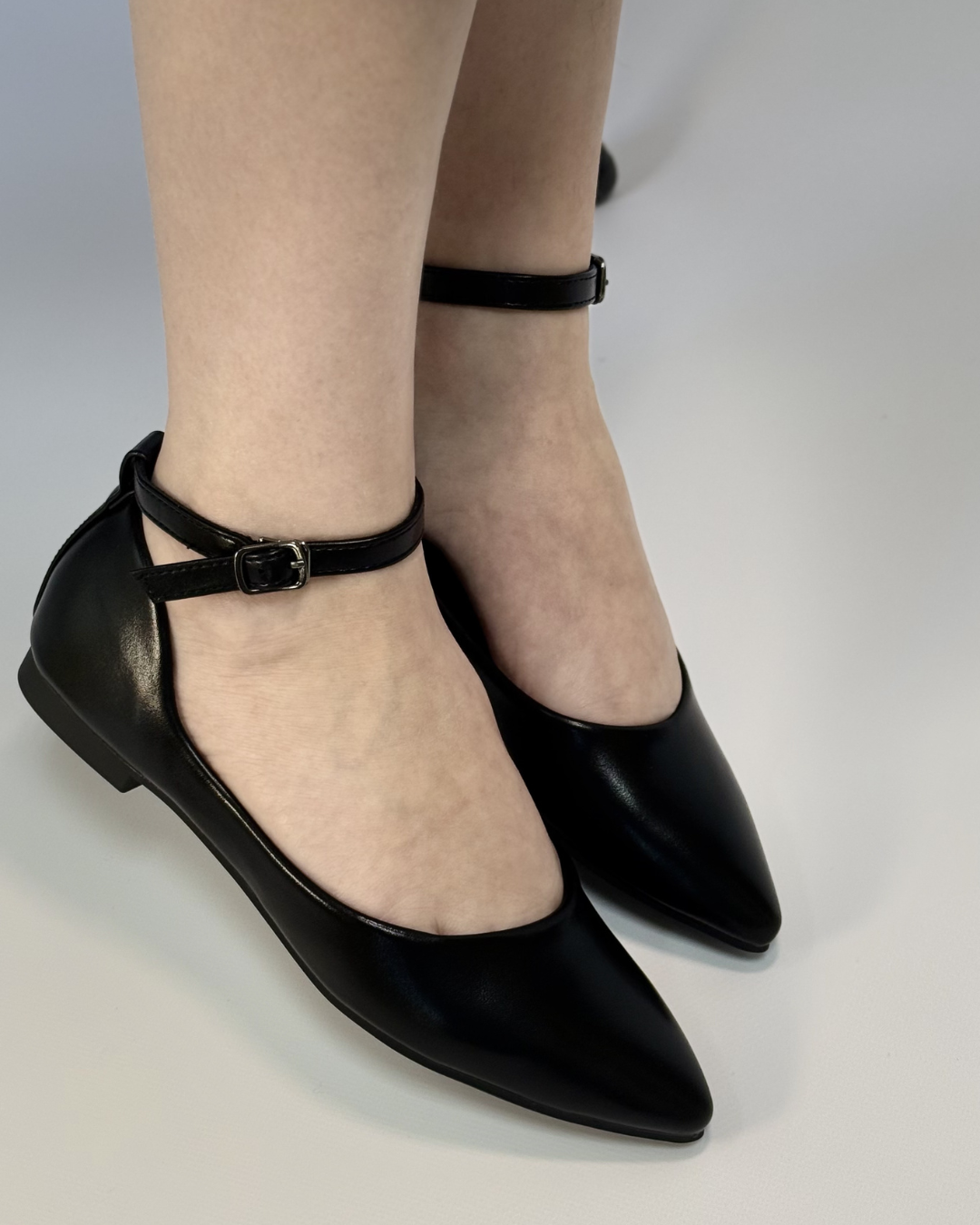 Балетки женские Meideli с острым носком эко кожа плоская подошва ремешок с крючком повседневные р. 37 Черный (100392284-37)