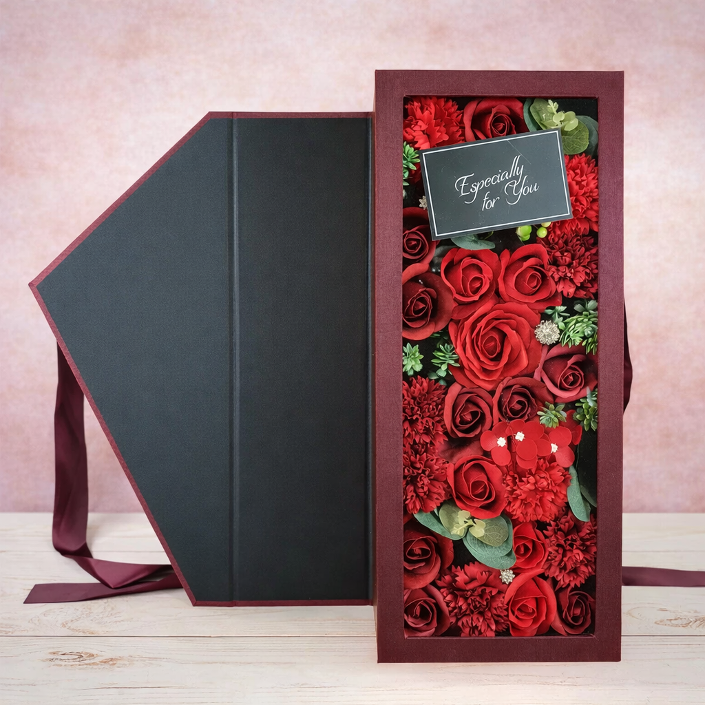 Троянди мильні та гвоздики в подарунковій коробці з листівкою Бордовий (06-F-7669r)