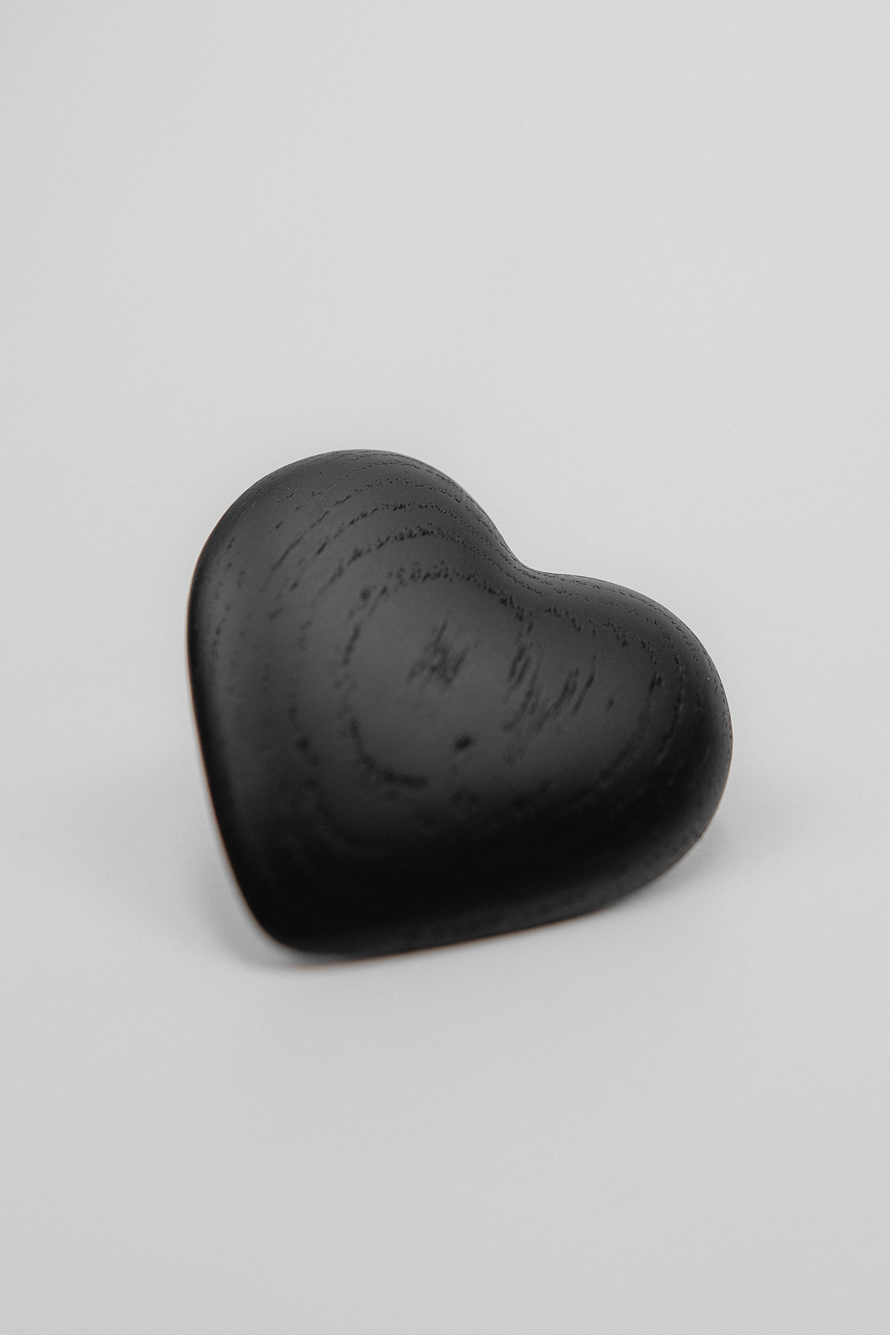 Мебельная ручка из дуба Heart 60 мм Black (33968574)