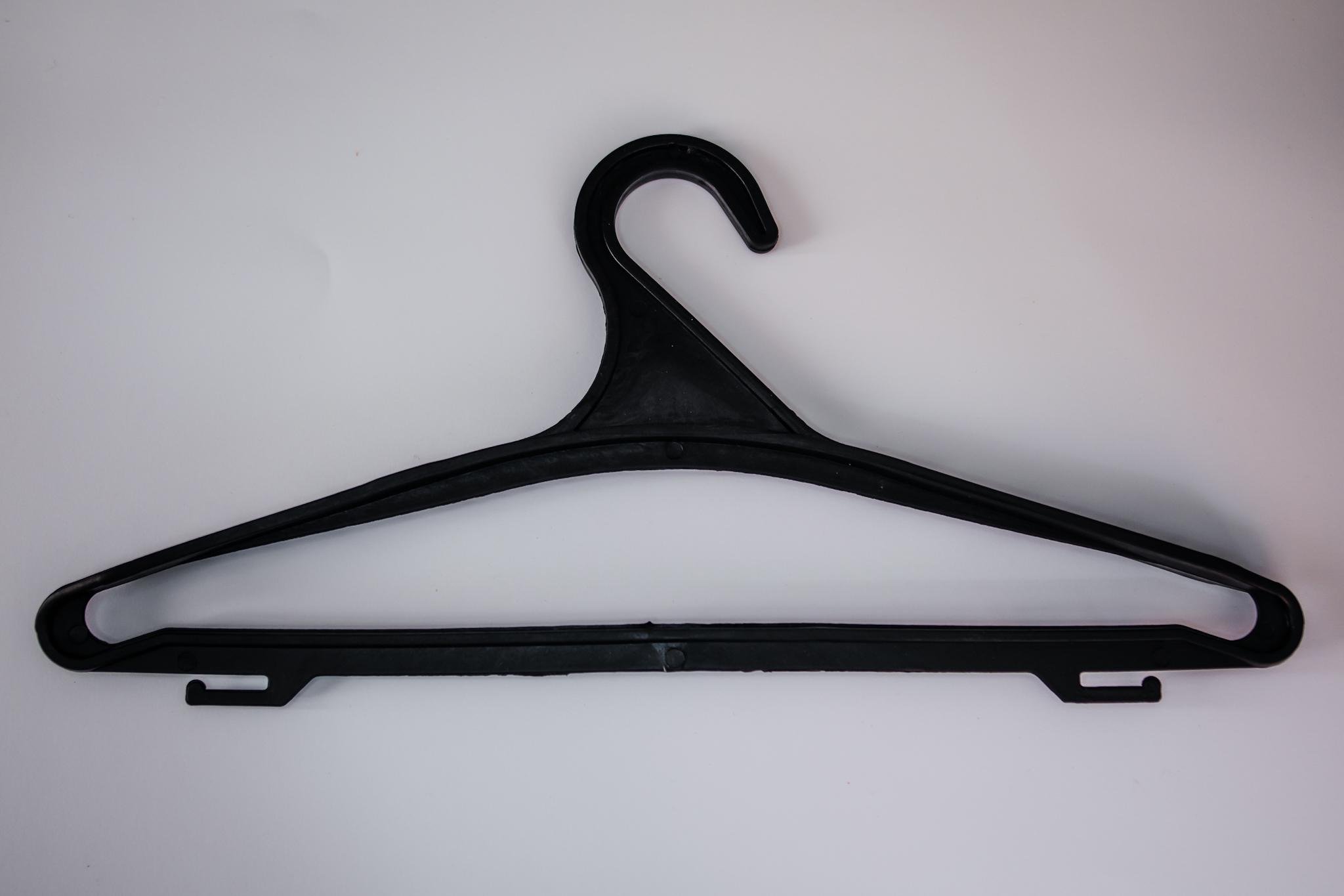 Вешалка пластмассовая для верхней одежды 40 см
