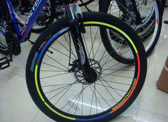 Світловідбиваючі велосипедні наліпки на обода колес велосипеда Синій (10694132) - фото 5 Світловідбиваючі велосипедні наліпки на обода колес велосипеда Синій (10694132) - фото 5