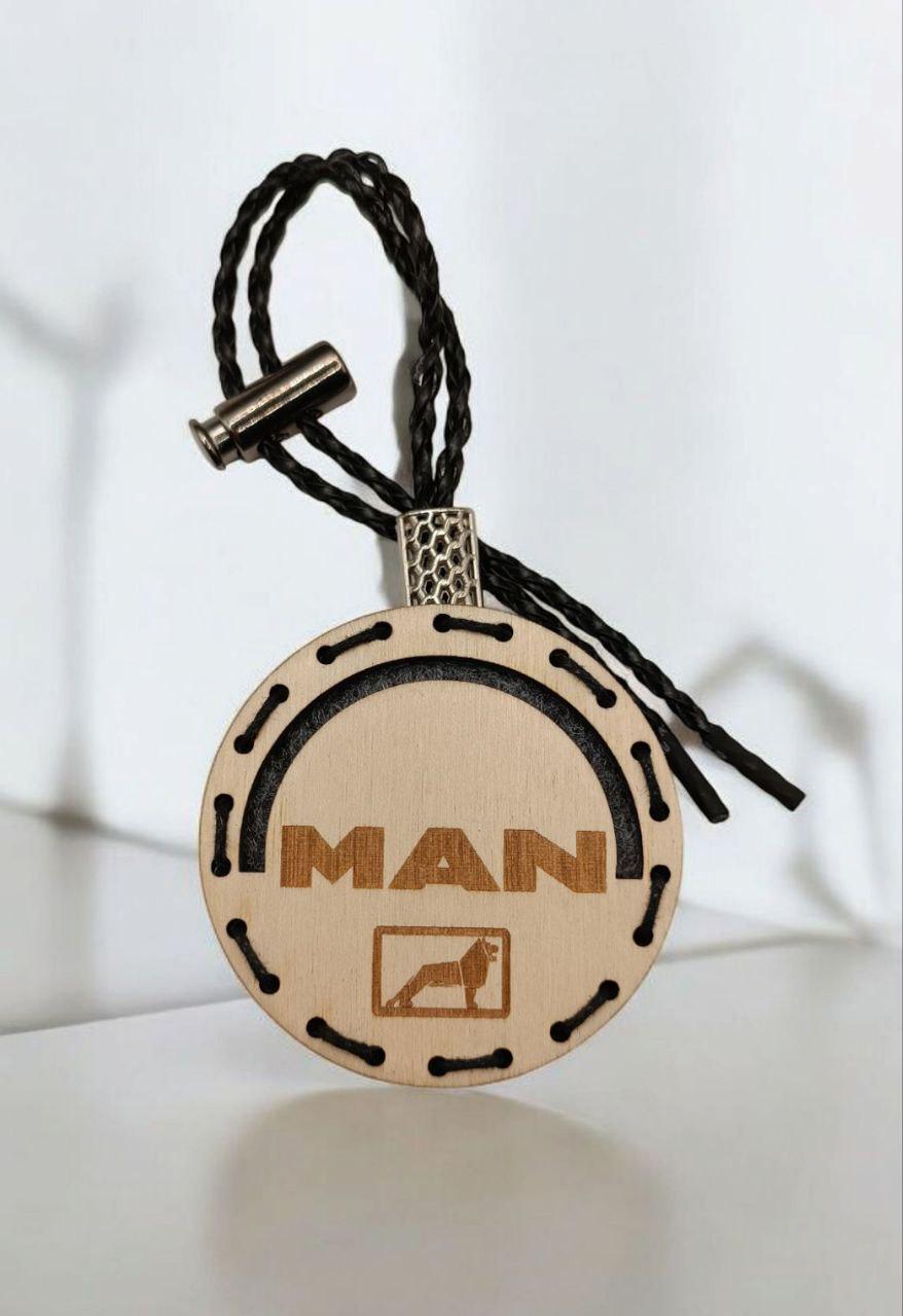 Ароматизатор для авто Man многоразовый из дерева/войлока и аромапарфюм 10 мл (112) Ароматизатор для авто Man многоразовый из дерева/войлока и аромапарфюм 10 мл (112)