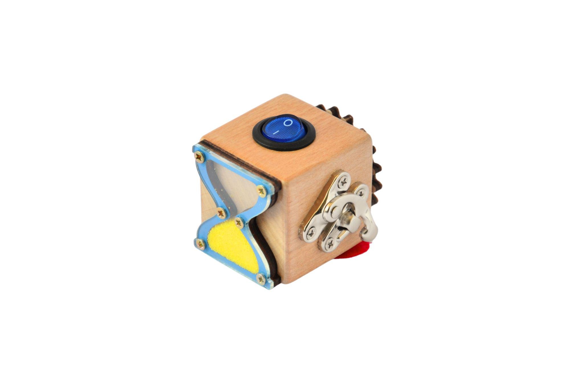 Бизикубик детский KolodaToys с замочками и выключателем 4,5х4,5х4,5 см Разноцветный (4011)