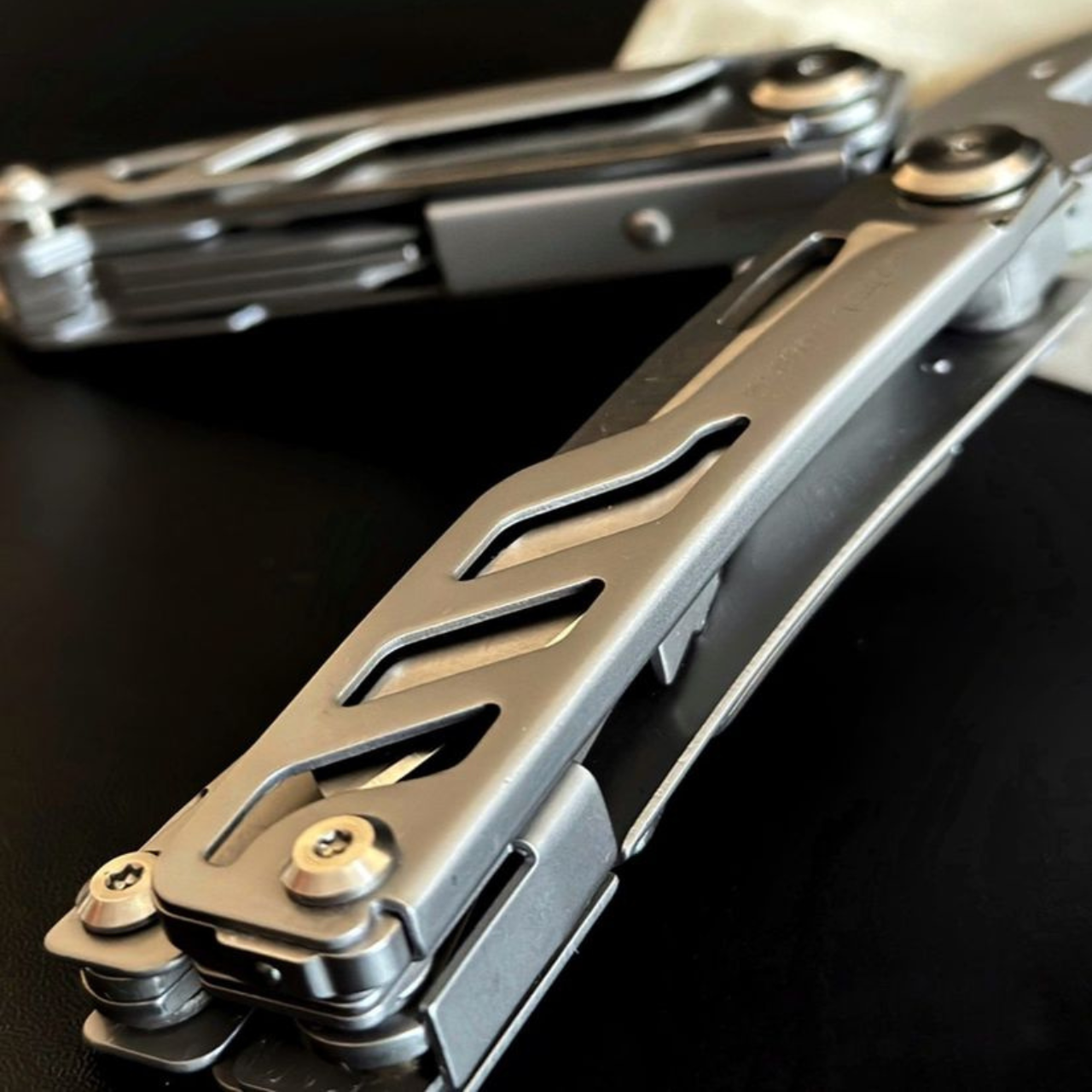 Мультитул багатофункціональний NexTool KN42Е з гравіюванням 12в1 11 см Срібний (25214804) - фото 9 Мультитул багатофункціональний NexTool KN42Е з гравіюванням 12в1 11 см Срібний (25214804) - фото 9