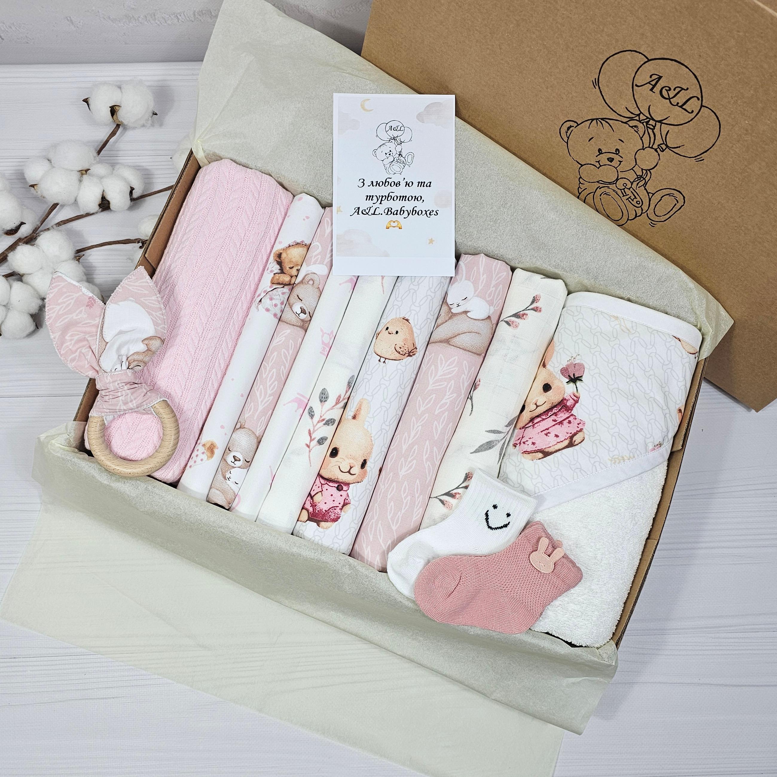Набор для новорожденного a.l.babybox Сладкие объятия плед/полотенце/пелюшки и грызунок (34036332)