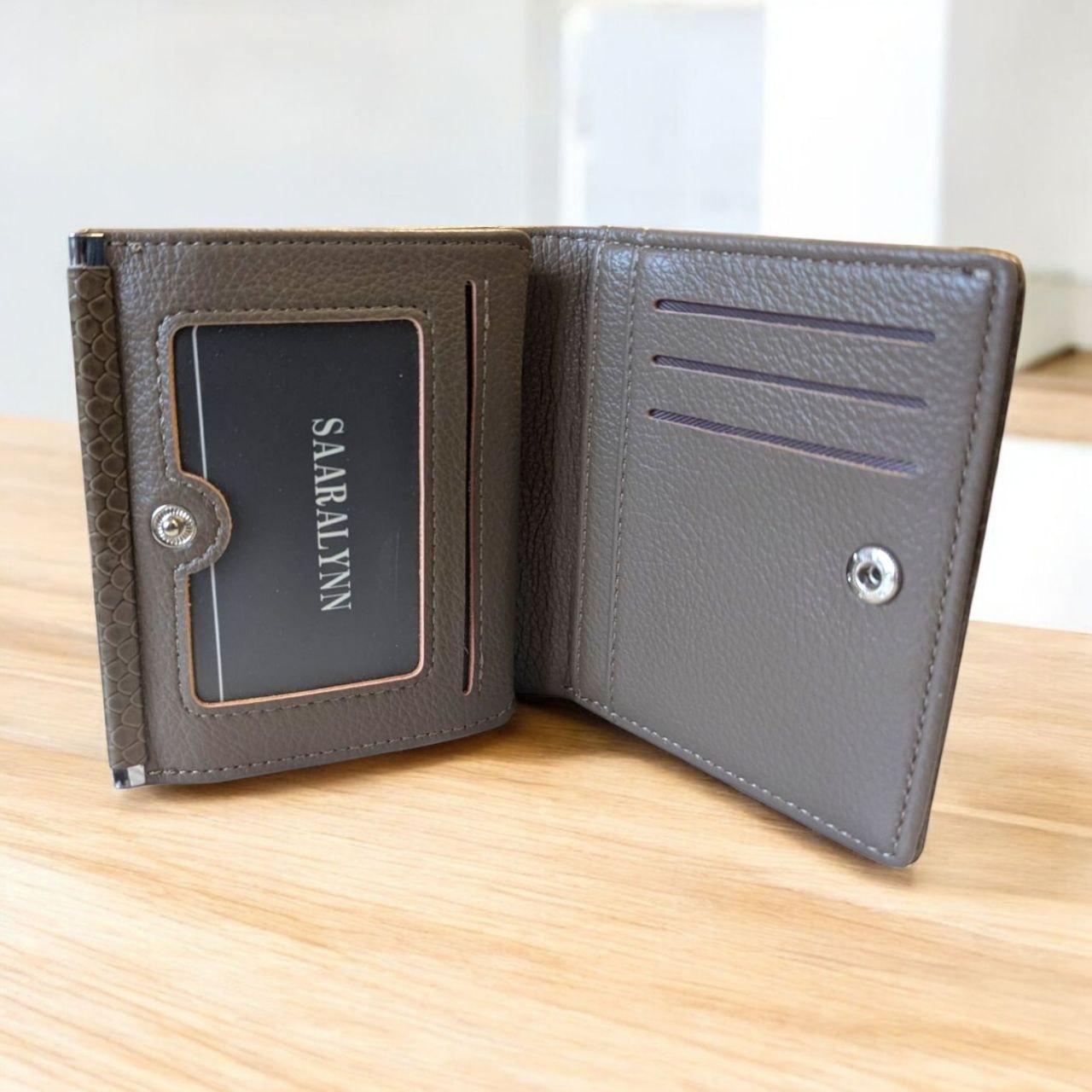 Гаманець жіночий лаковий на кнопці з відділенням для монет 11х10 см Коричневий (JE-1855) - фото 4 Гаманець жіночий лаковий на кнопці з відділенням для монет 11х10 см Коричневий (JE-1855) - фото 4