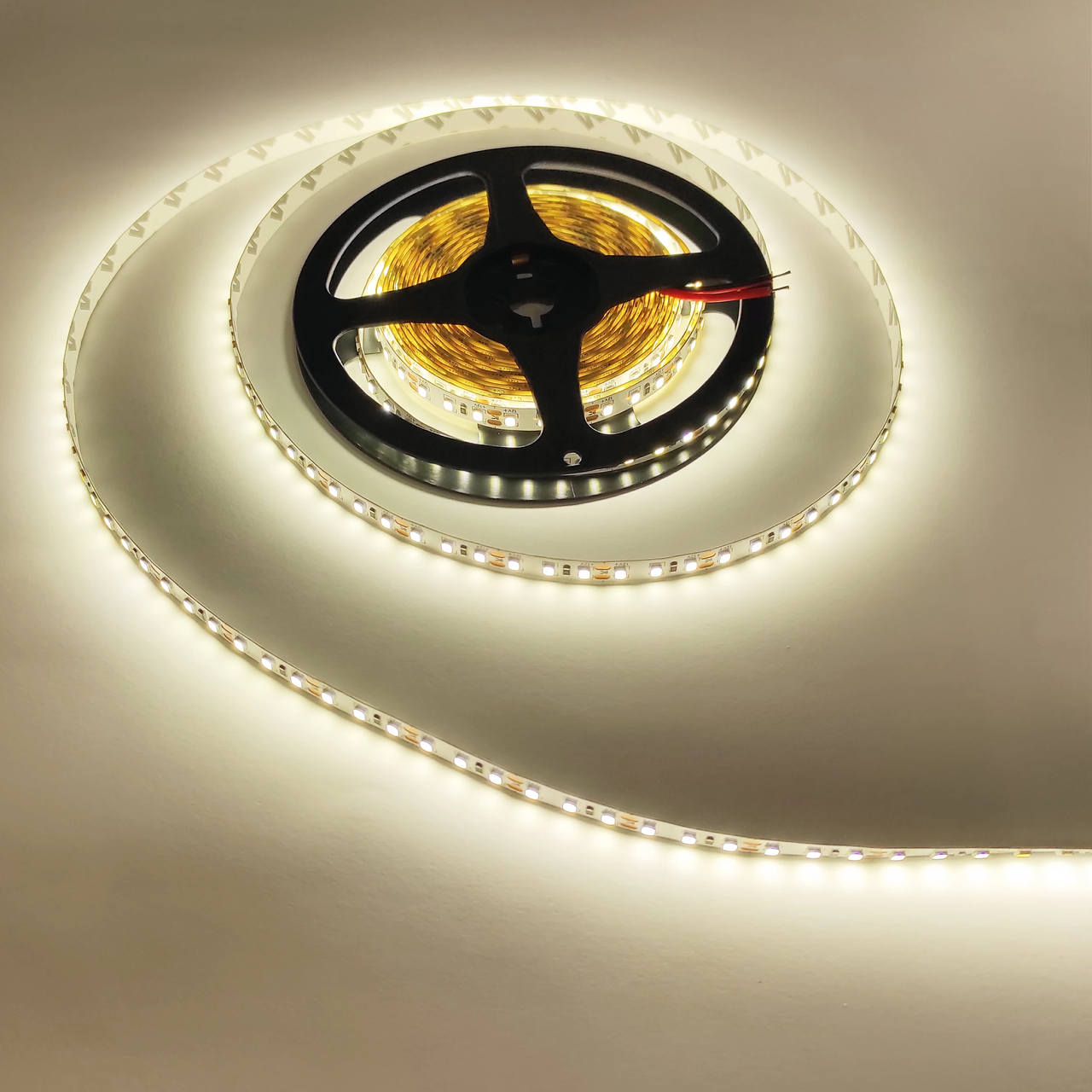 Светодиодная лента Biom ST-12-2835-120-NW-20-V2 915 Lm/m Белый нейтральный